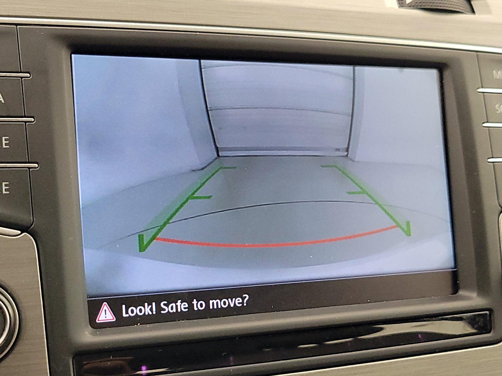 Thumbnail: 2016 Volkswagen Golf - 14