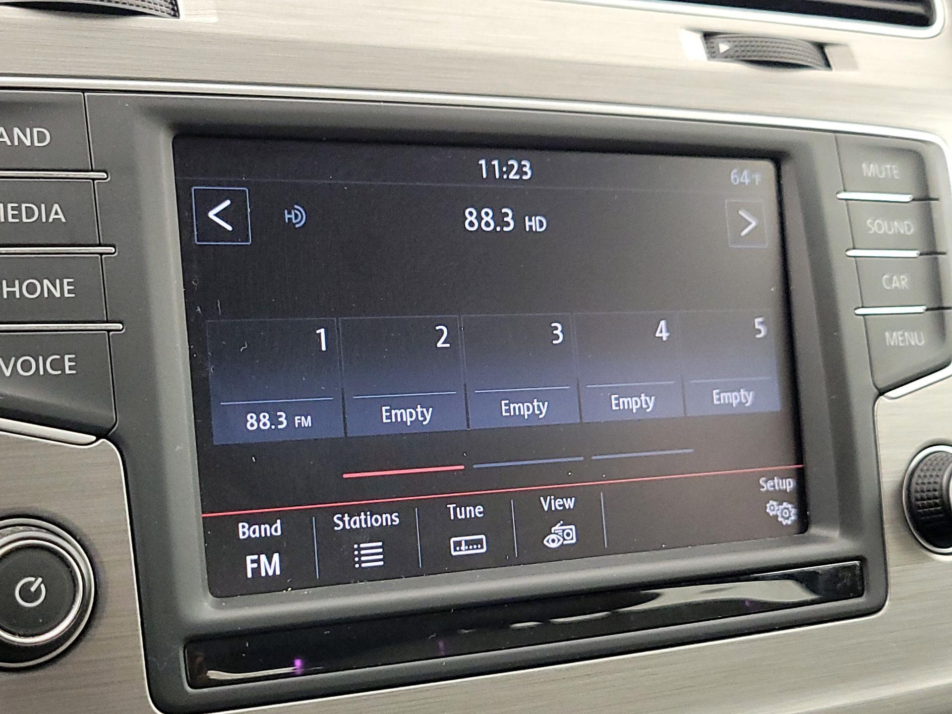 Thumbnail: 2016 Volkswagen Golf - 15