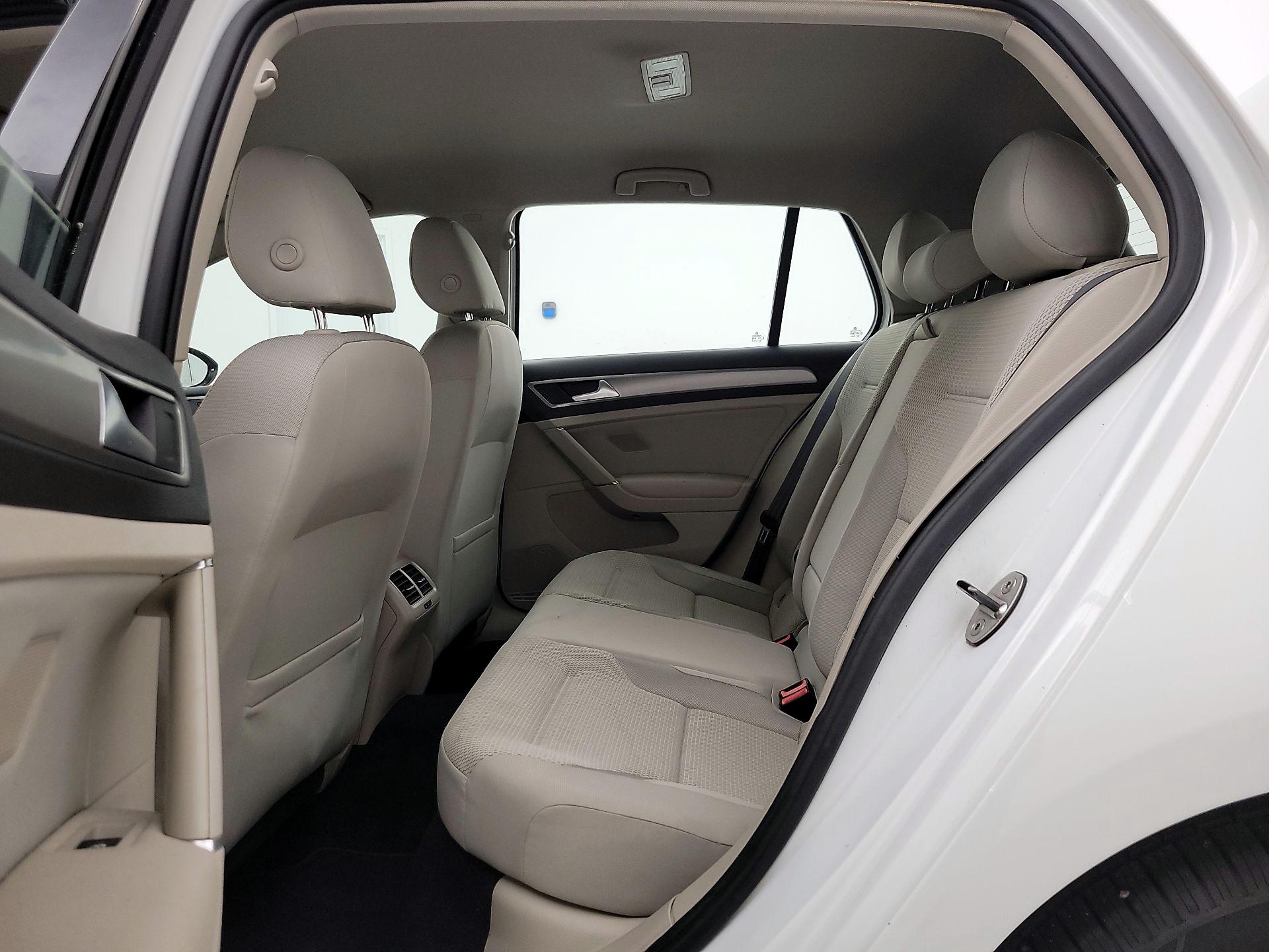 Thumbnail: 2016 Volkswagen Golf - 19