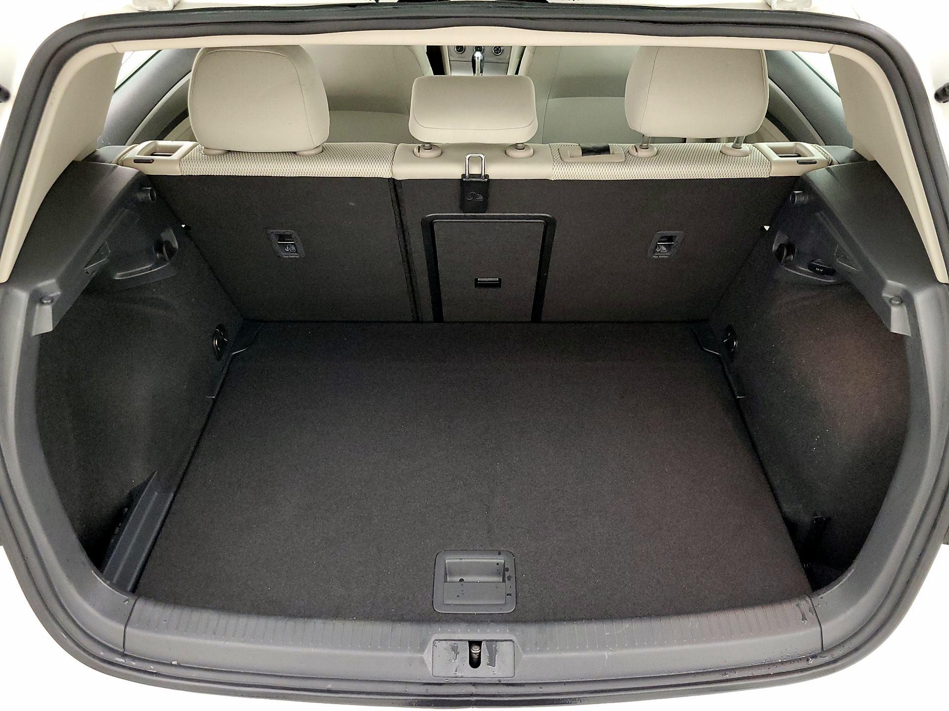 Thumbnail: 2016 Volkswagen Golf - 20