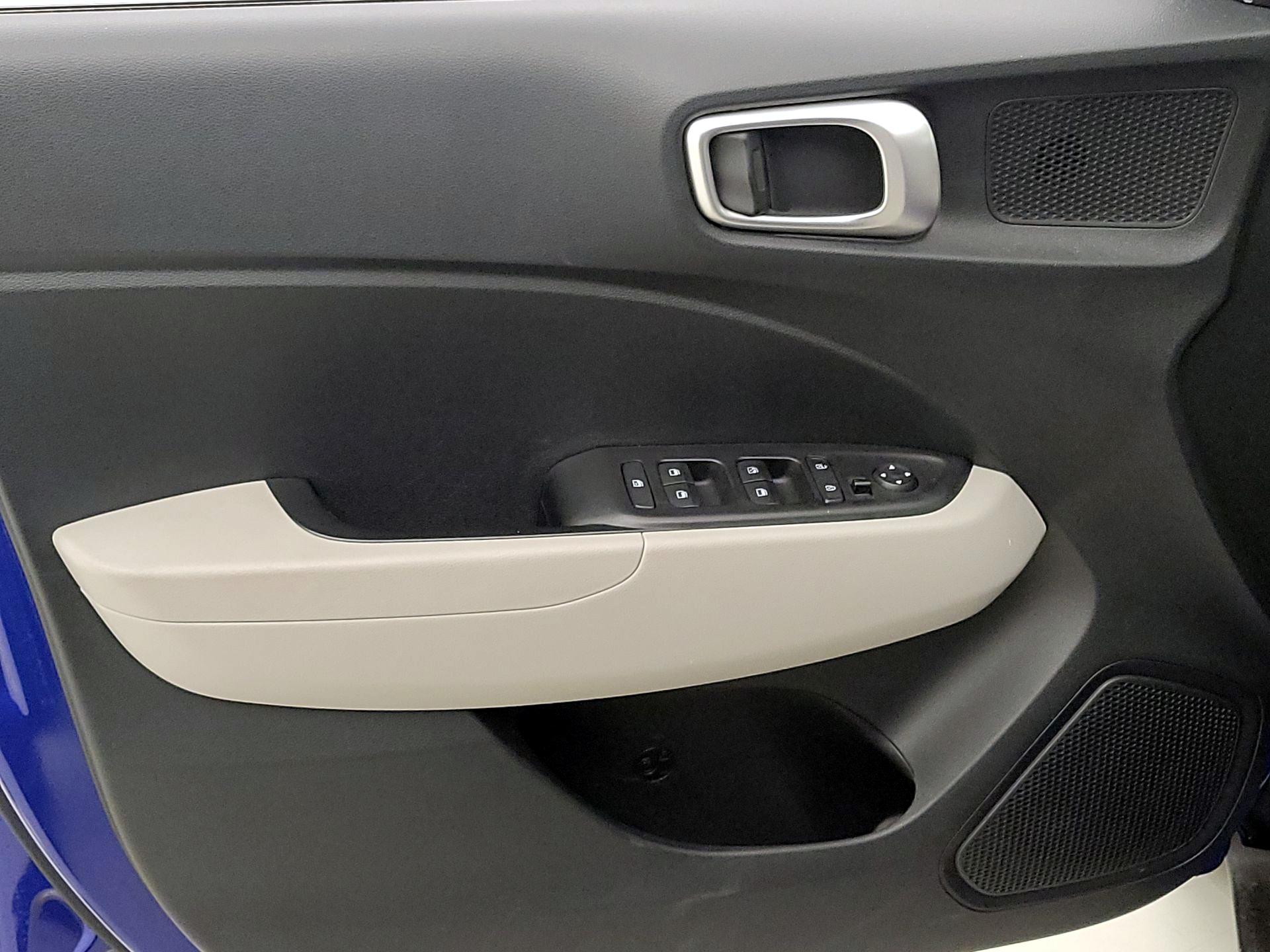 Thumbnail: 2023 Hyundai Venue - 12