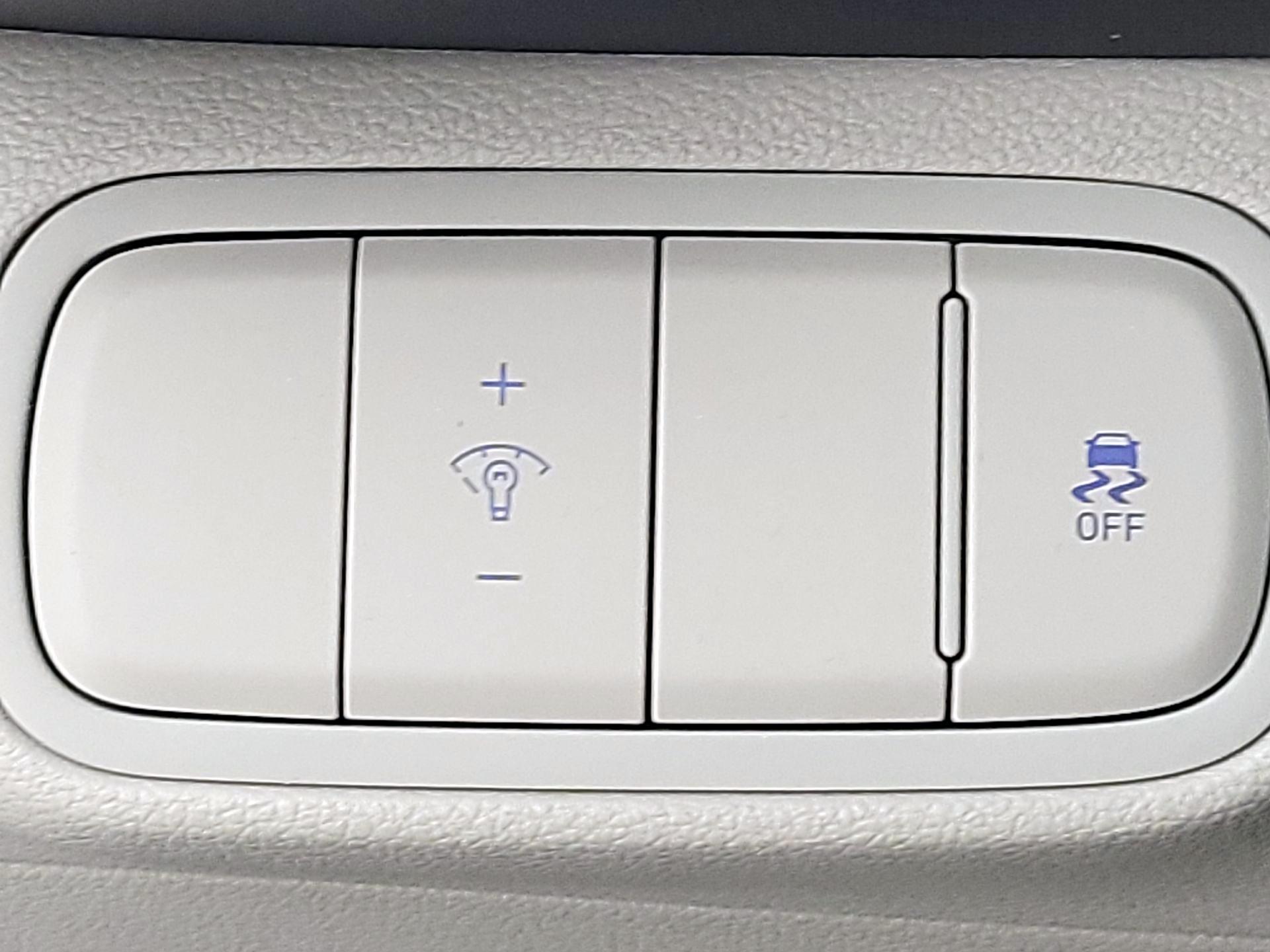 Thumbnail: 2023 Hyundai Venue - 13