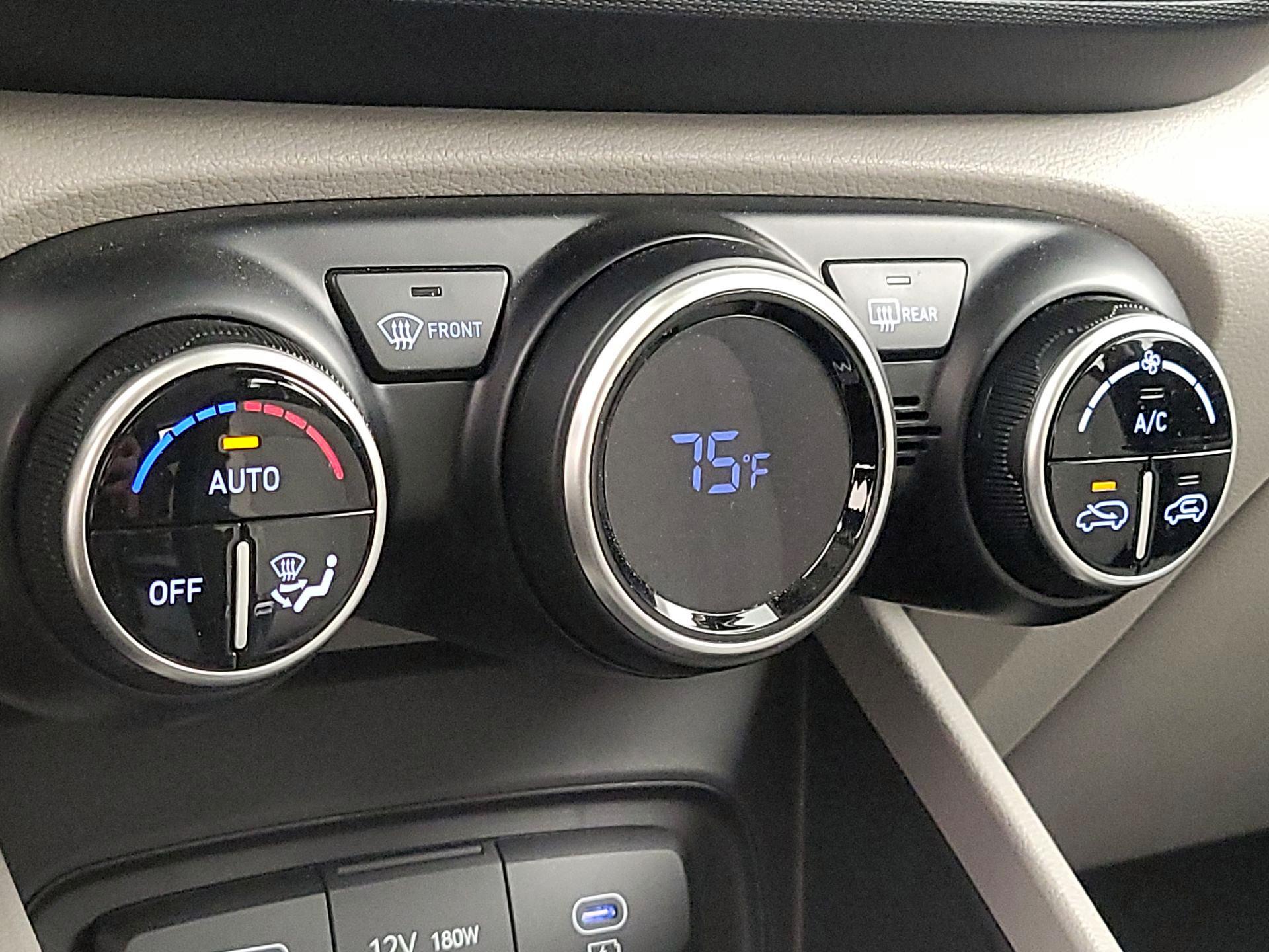 Thumbnail: 2023 Hyundai Venue - 16