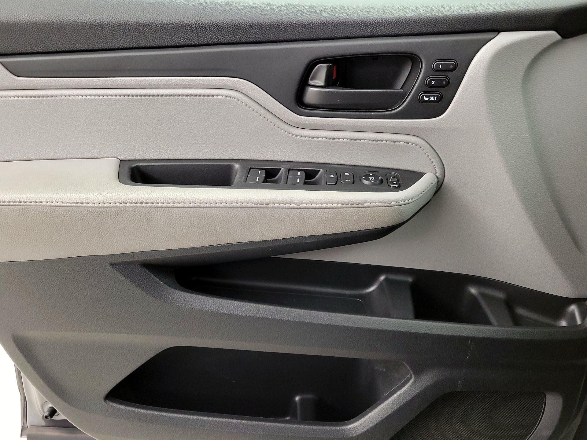 Thumbnail: 2018 Honda Odyssey - 12