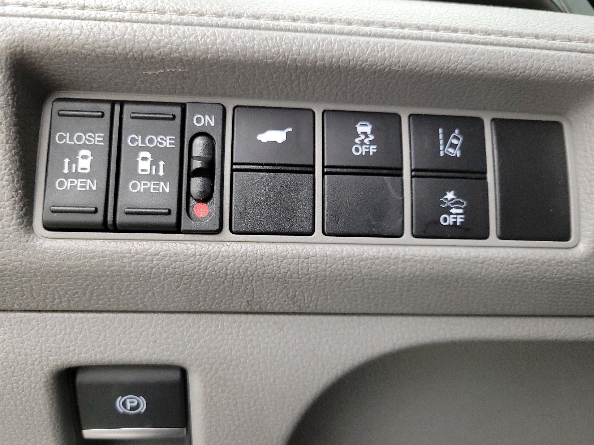 Thumbnail: 2018 Honda Odyssey - 13