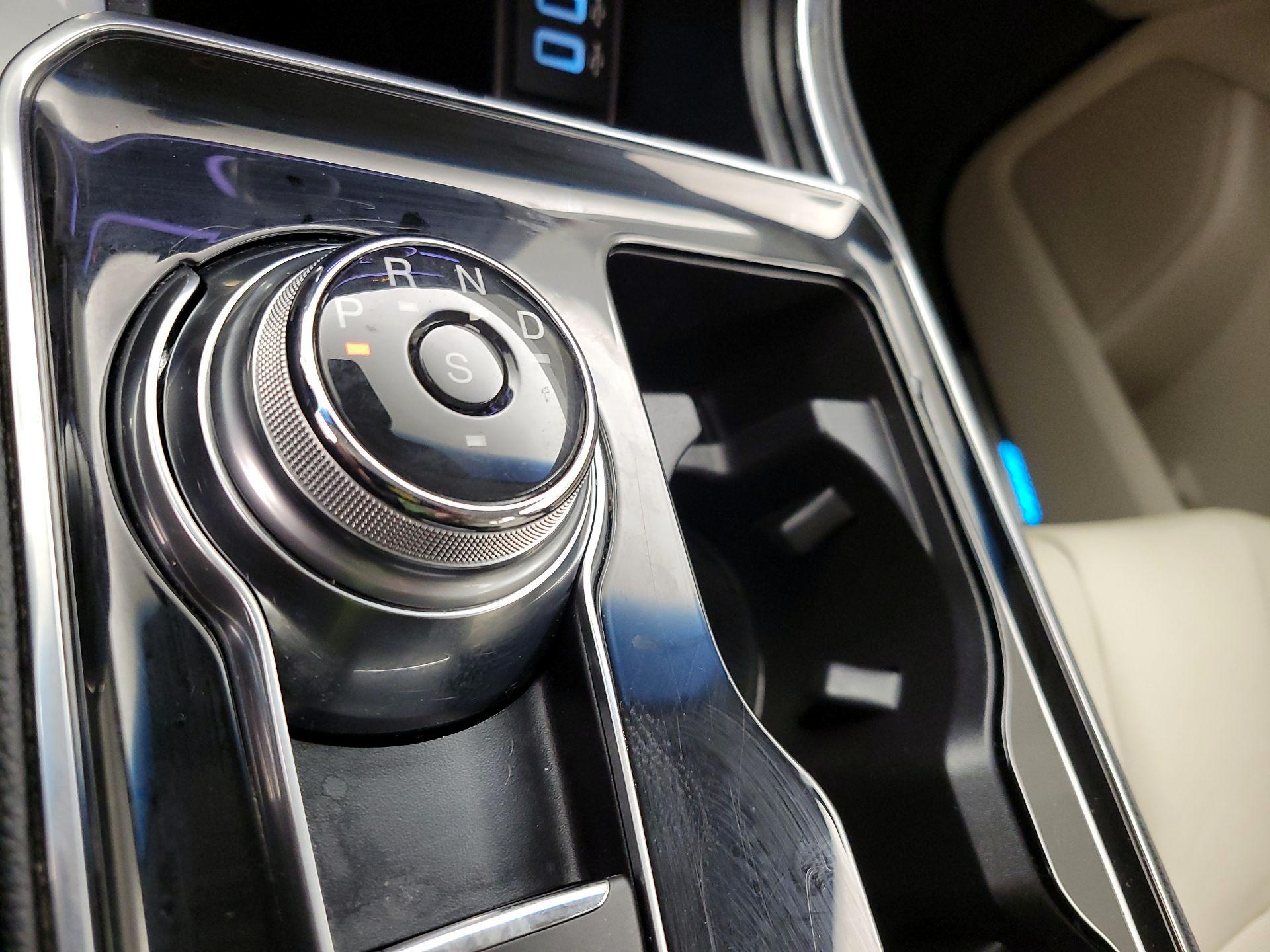 Thumbnail: 2019 Ford Edge - 17