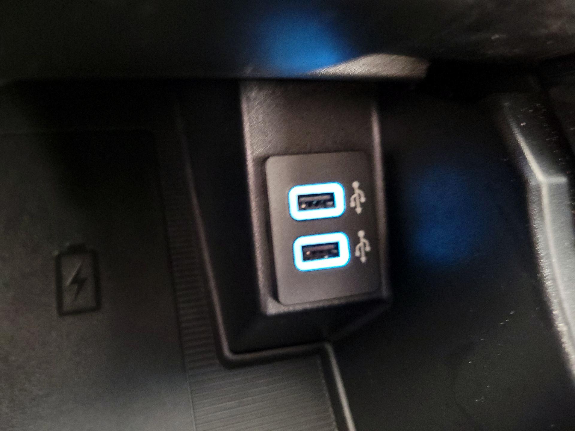 Thumbnail: 2019 Ford Edge - 18