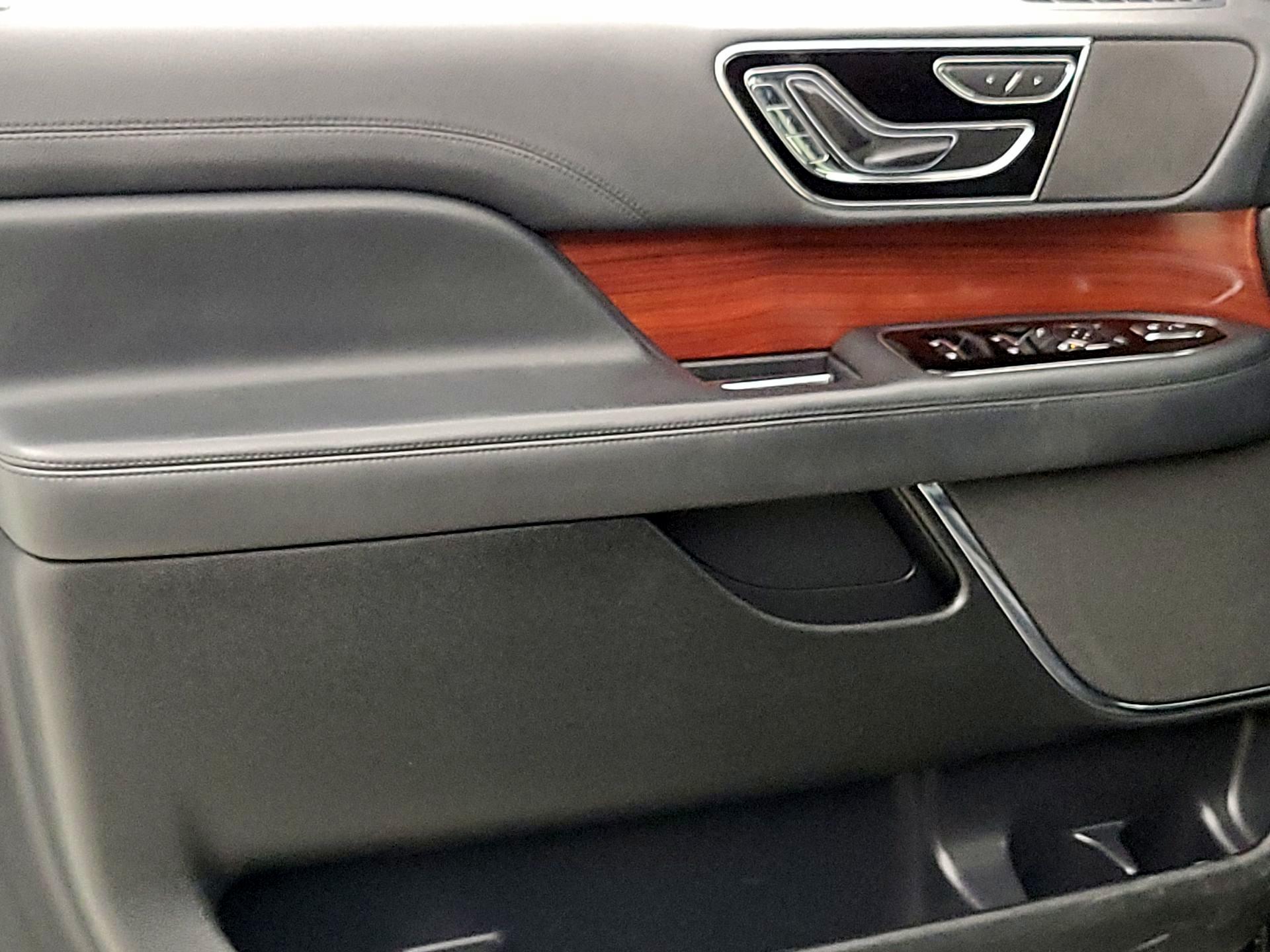 Thumbnail: 2022 Lincoln Navigator - 12