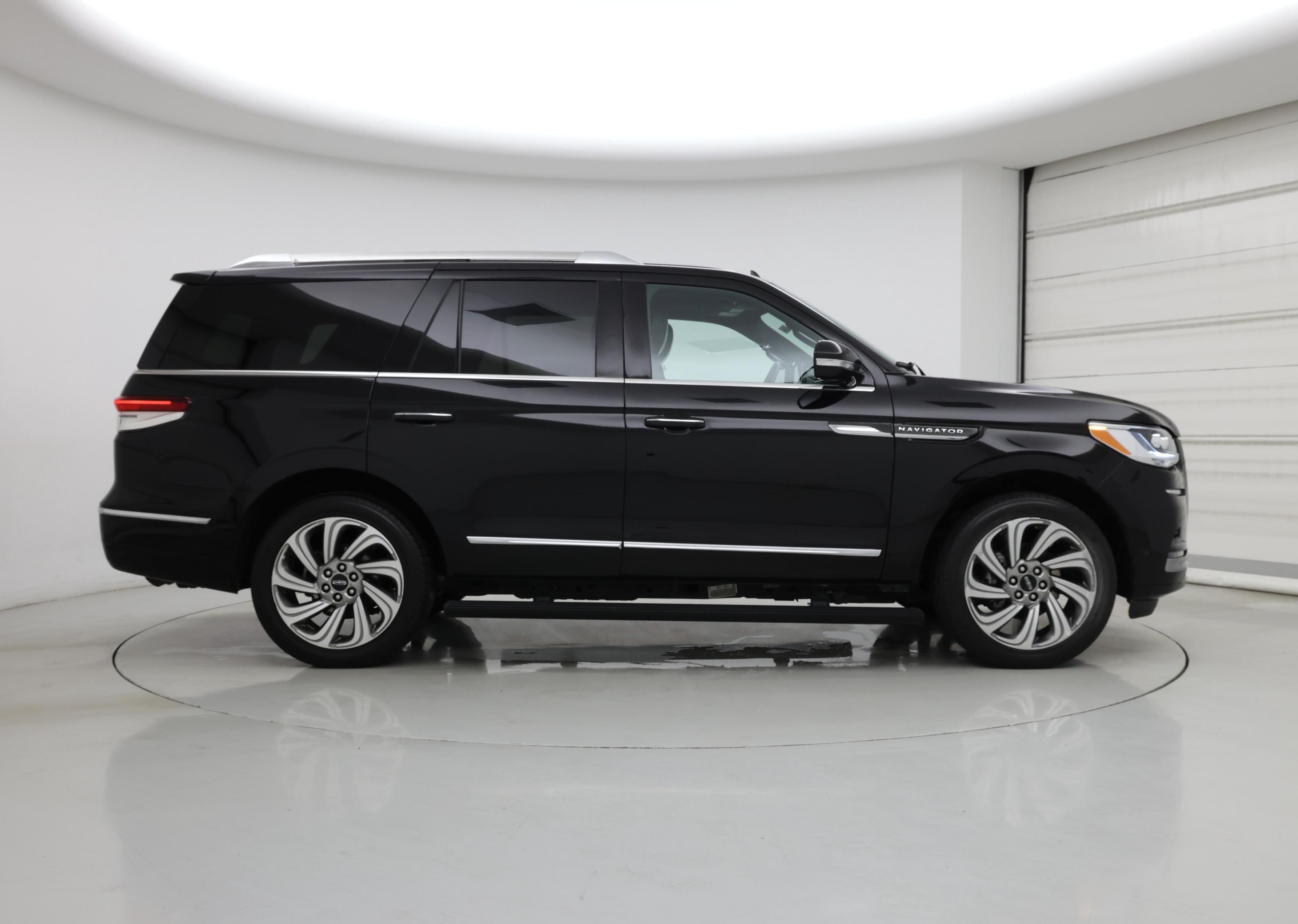 Thumbnail: 2022 Lincoln Navigator - 7