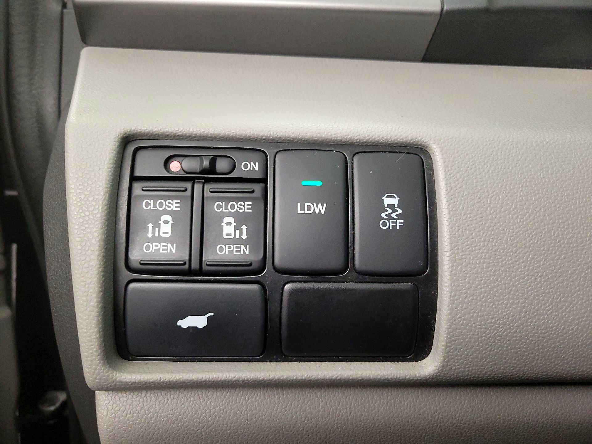 Thumbnail: 2015 Honda Odyssey - 13