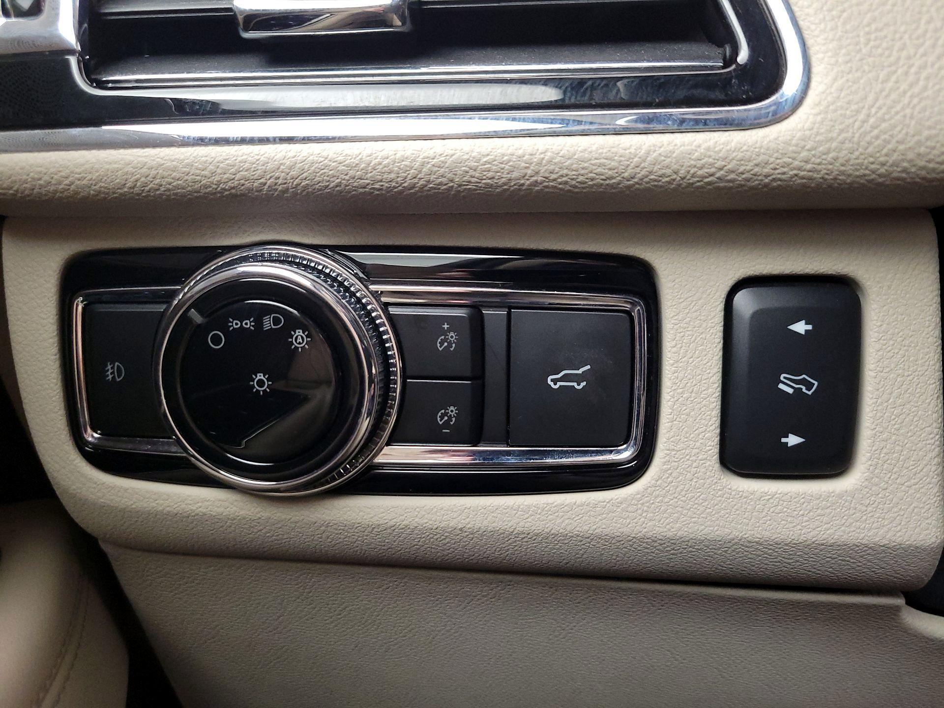 Thumbnail: 2020 Lincoln Navigator - 13