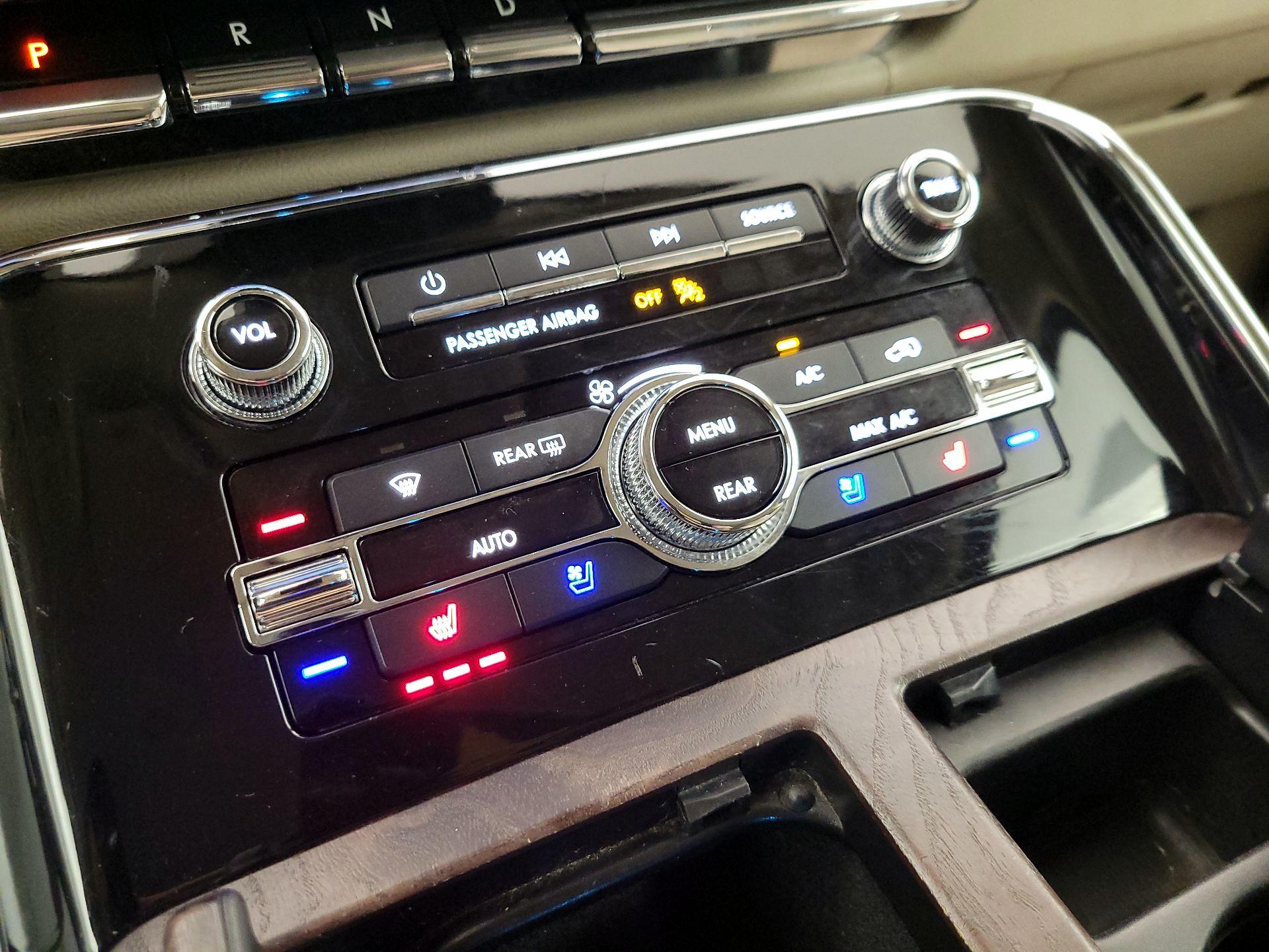 Thumbnail: 2020 Lincoln Navigator - 17