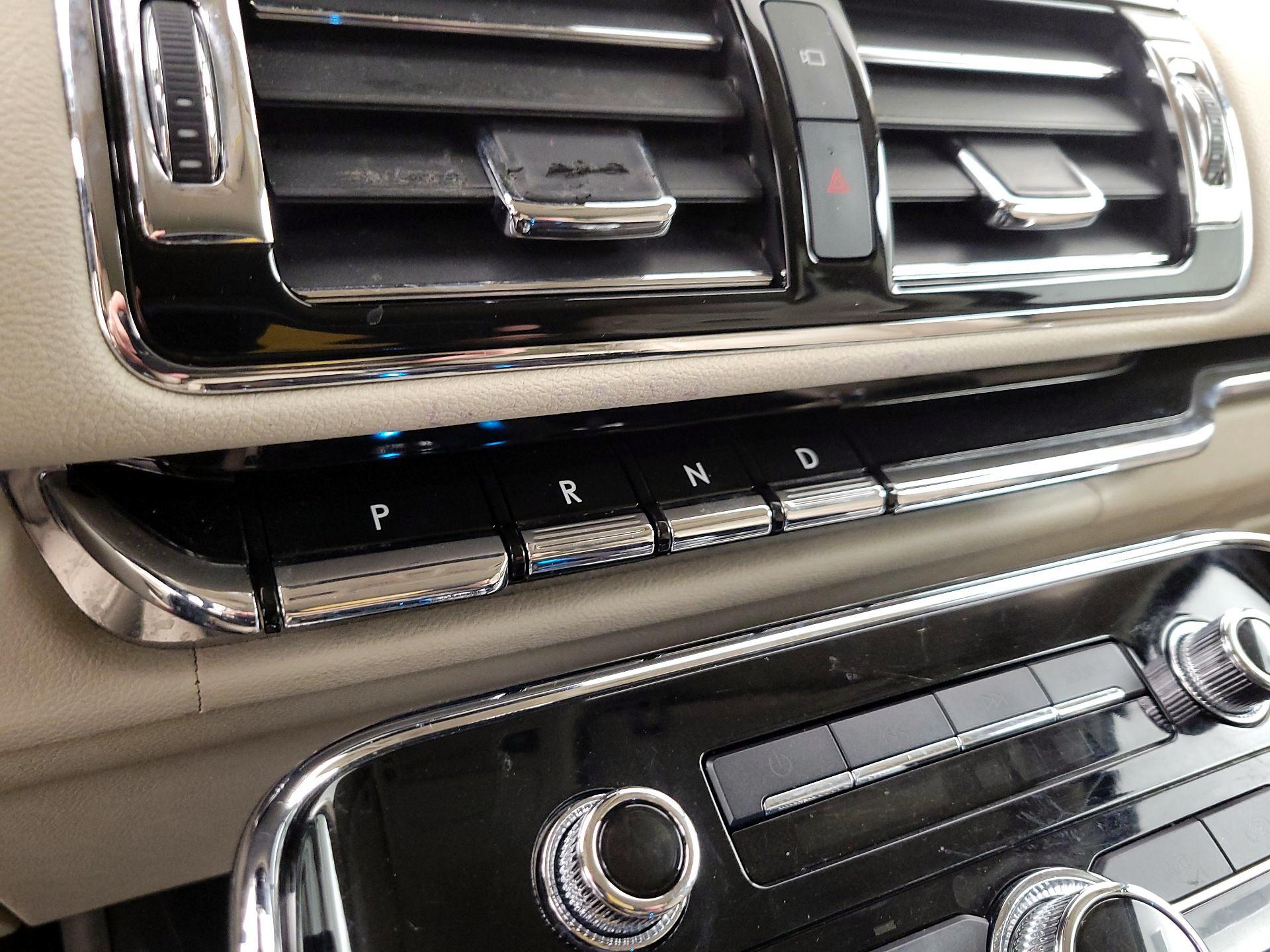 Thumbnail: 2020 Lincoln Navigator - 18