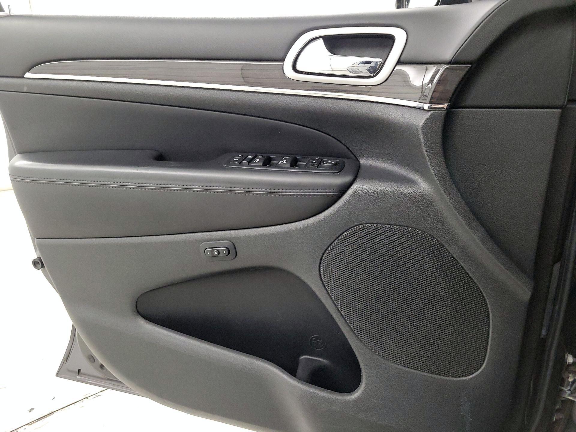 Thumbnail: 2015 Jeep Grand Cherokee - 12