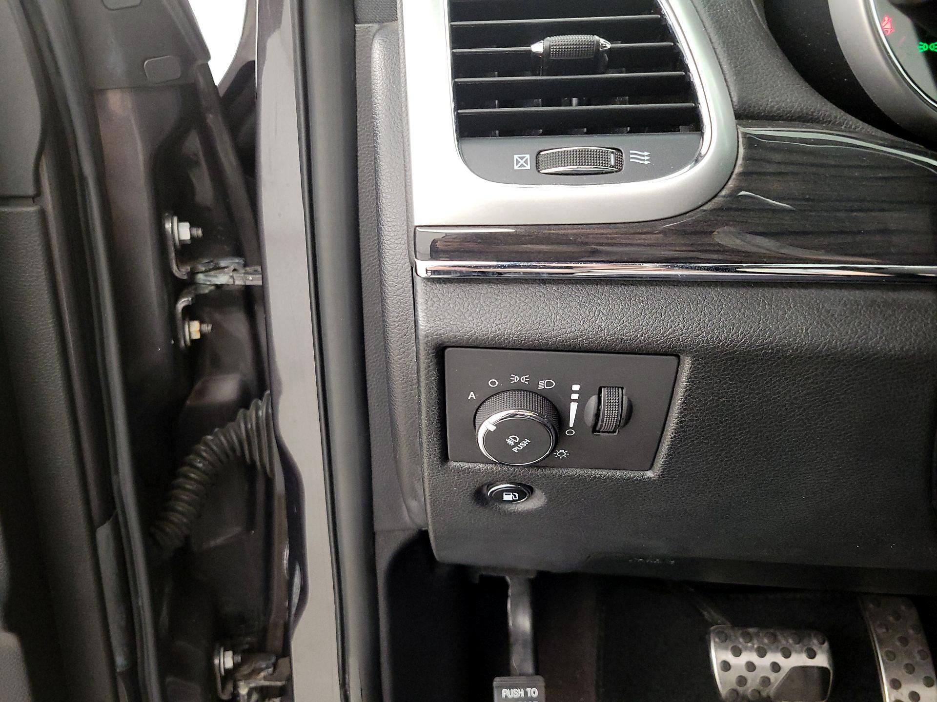 Thumbnail: 2015 Jeep Grand Cherokee - 13