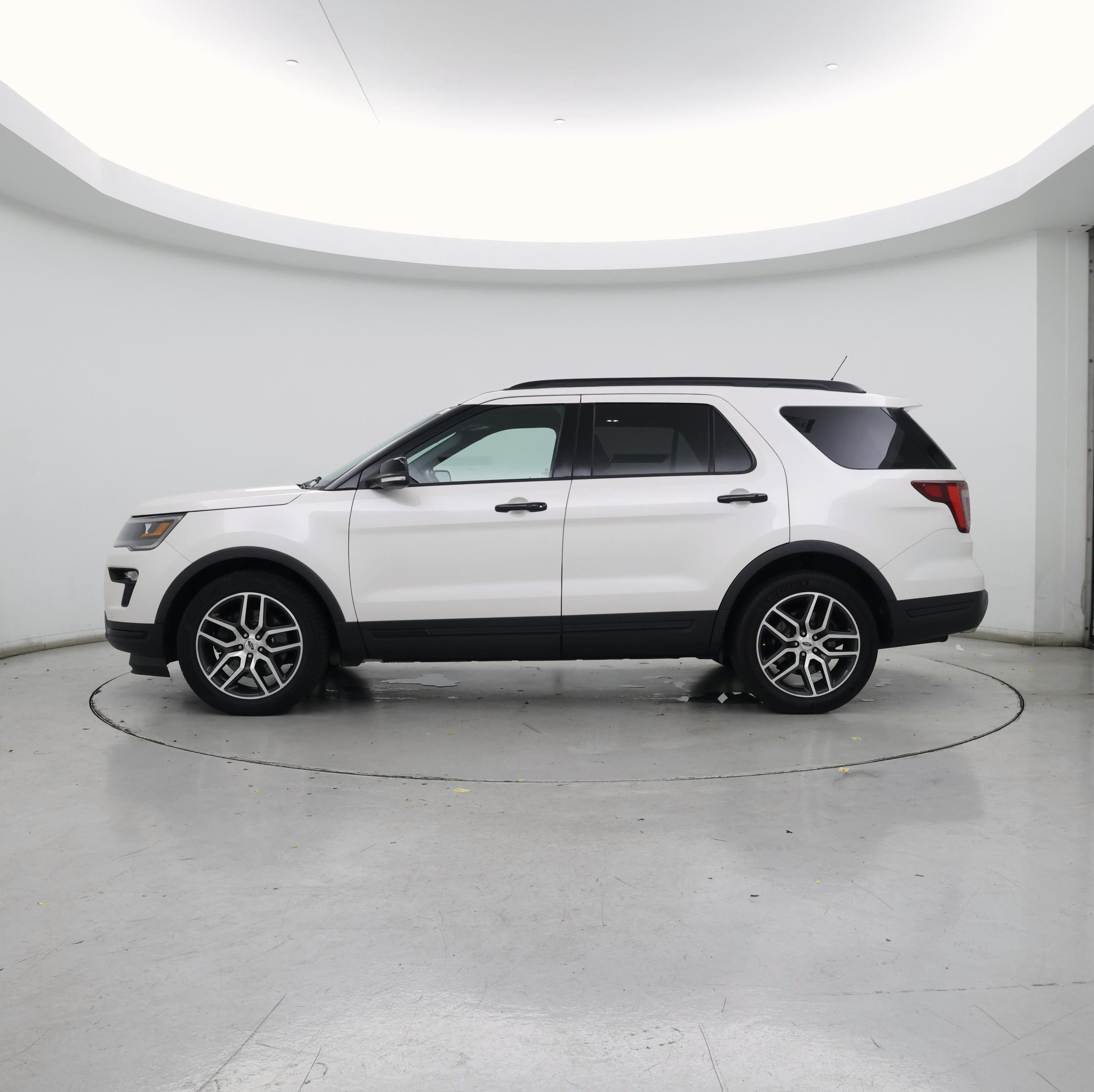 Thumbnail: 2018 Ford Explorer - 3