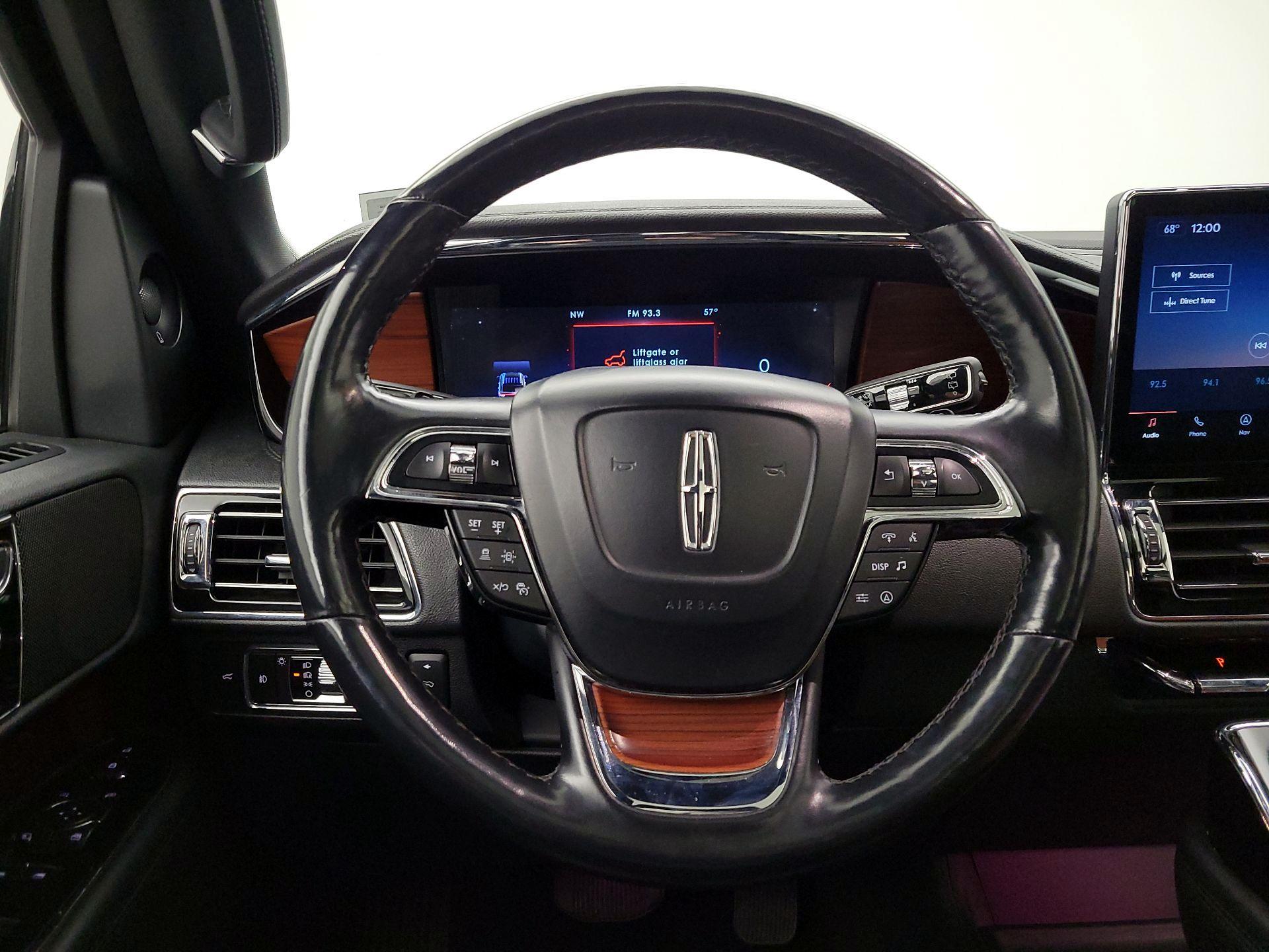 Thumbnail: 2022 Lincoln Navigator - 10