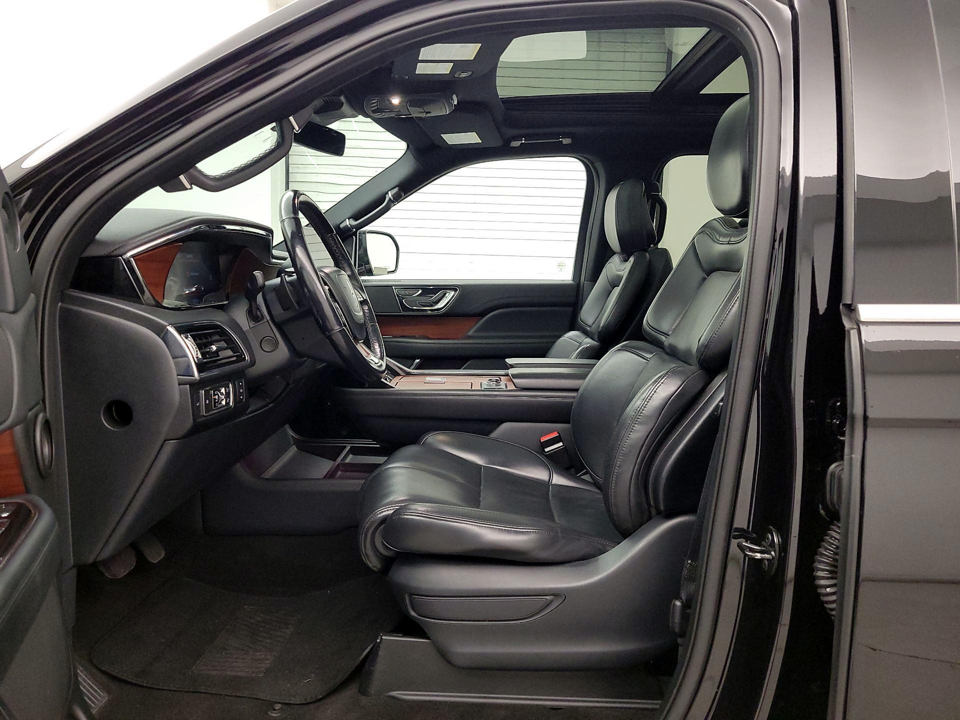 Thumbnail: 2022 Lincoln Navigator - 11