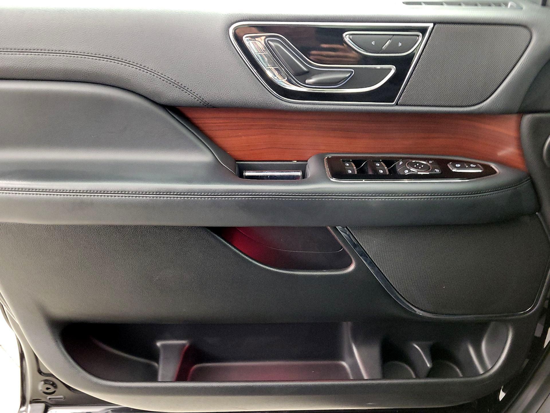 Thumbnail: 2022 Lincoln Navigator - 12