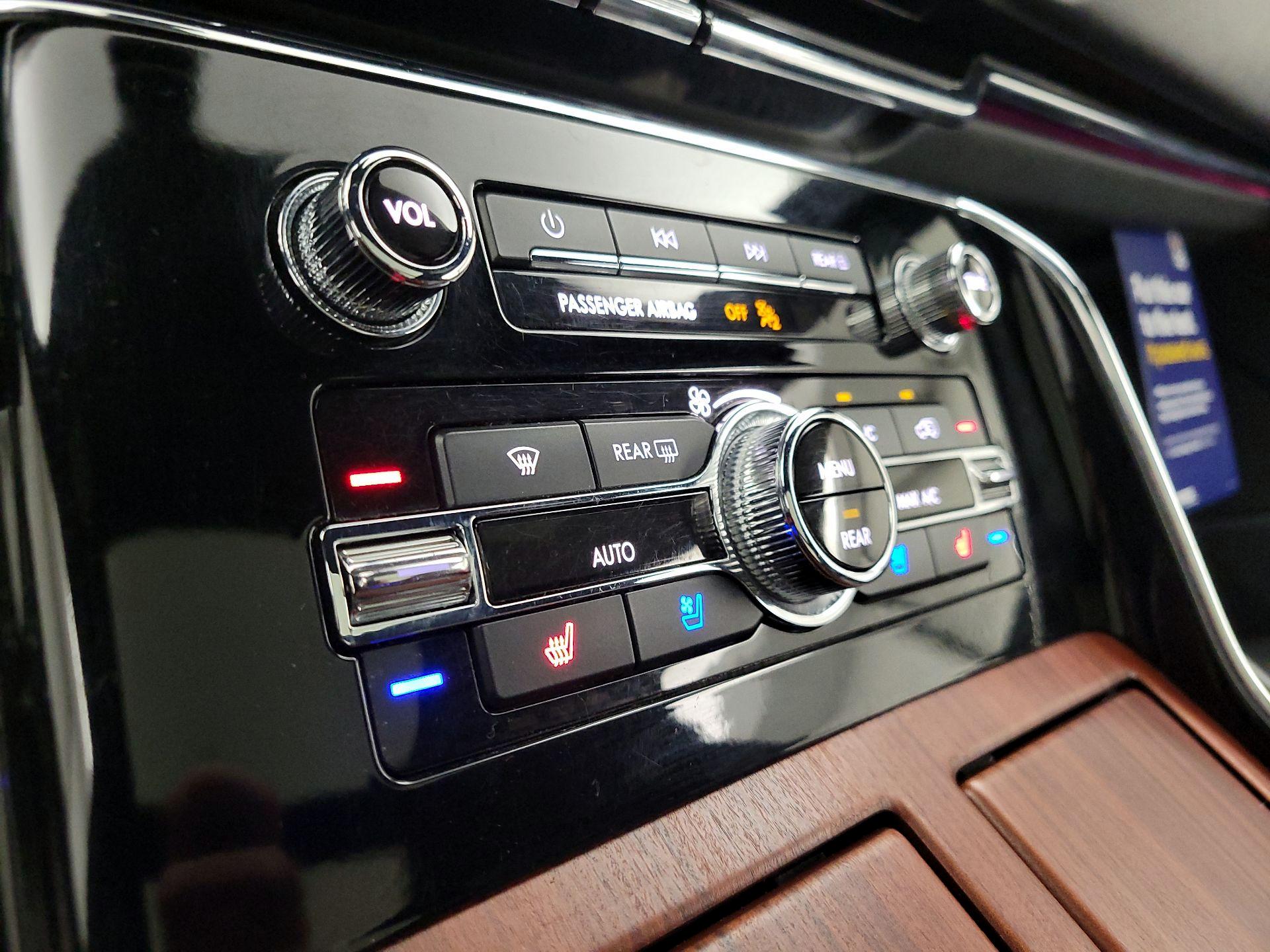 Thumbnail: 2022 Lincoln Navigator - 17