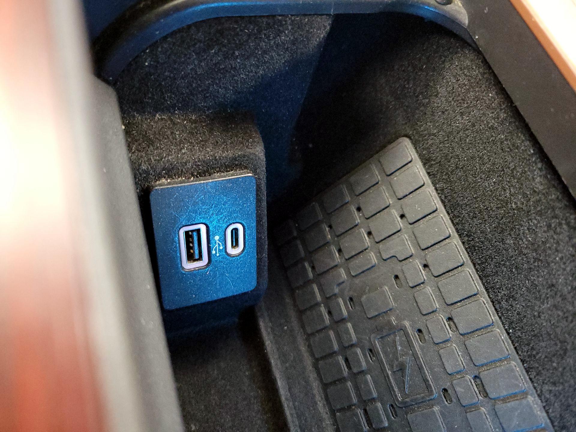 Thumbnail: 2022 Lincoln Navigator - 19