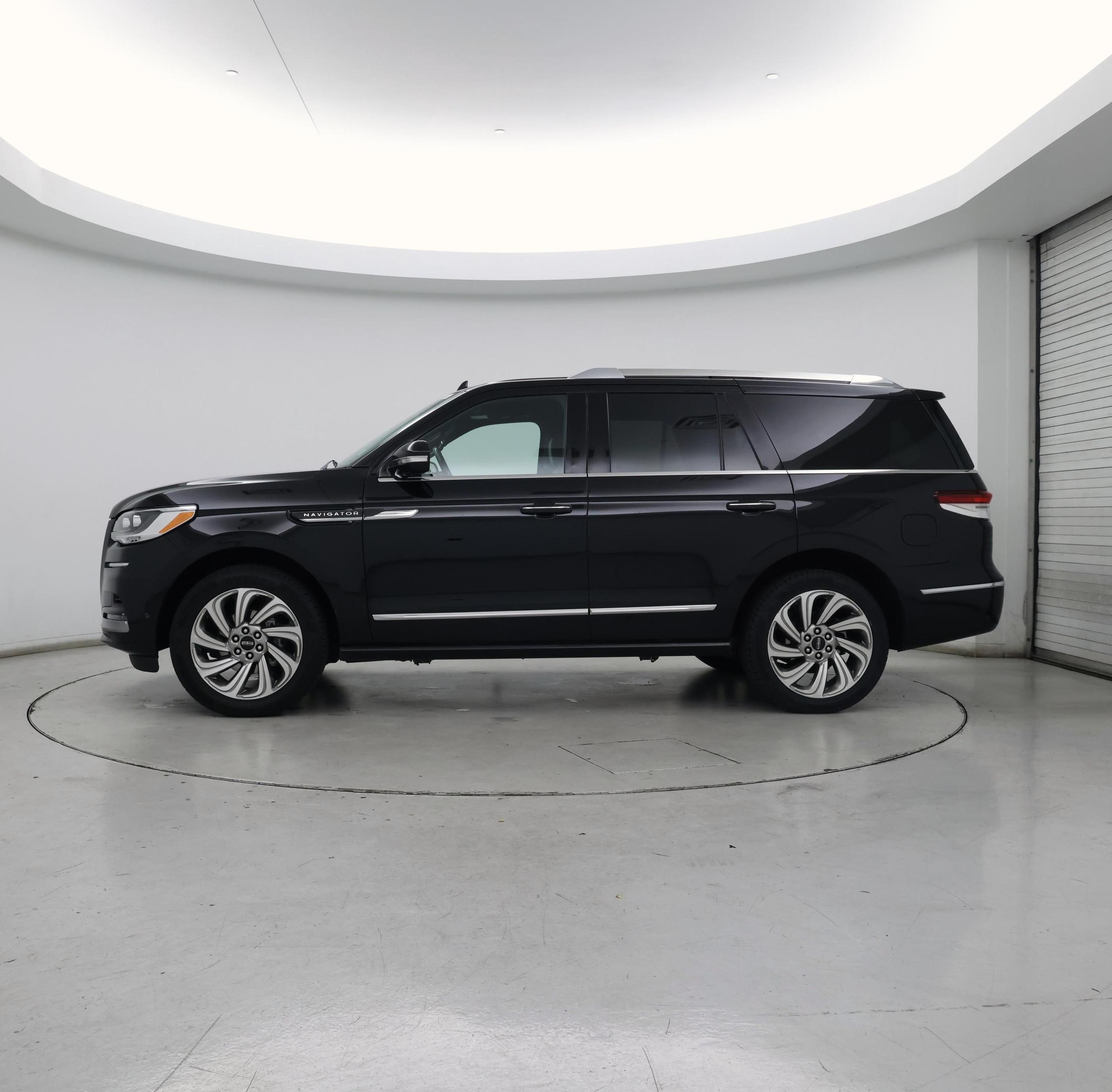 Thumbnail: 2022 Lincoln Navigator - 3