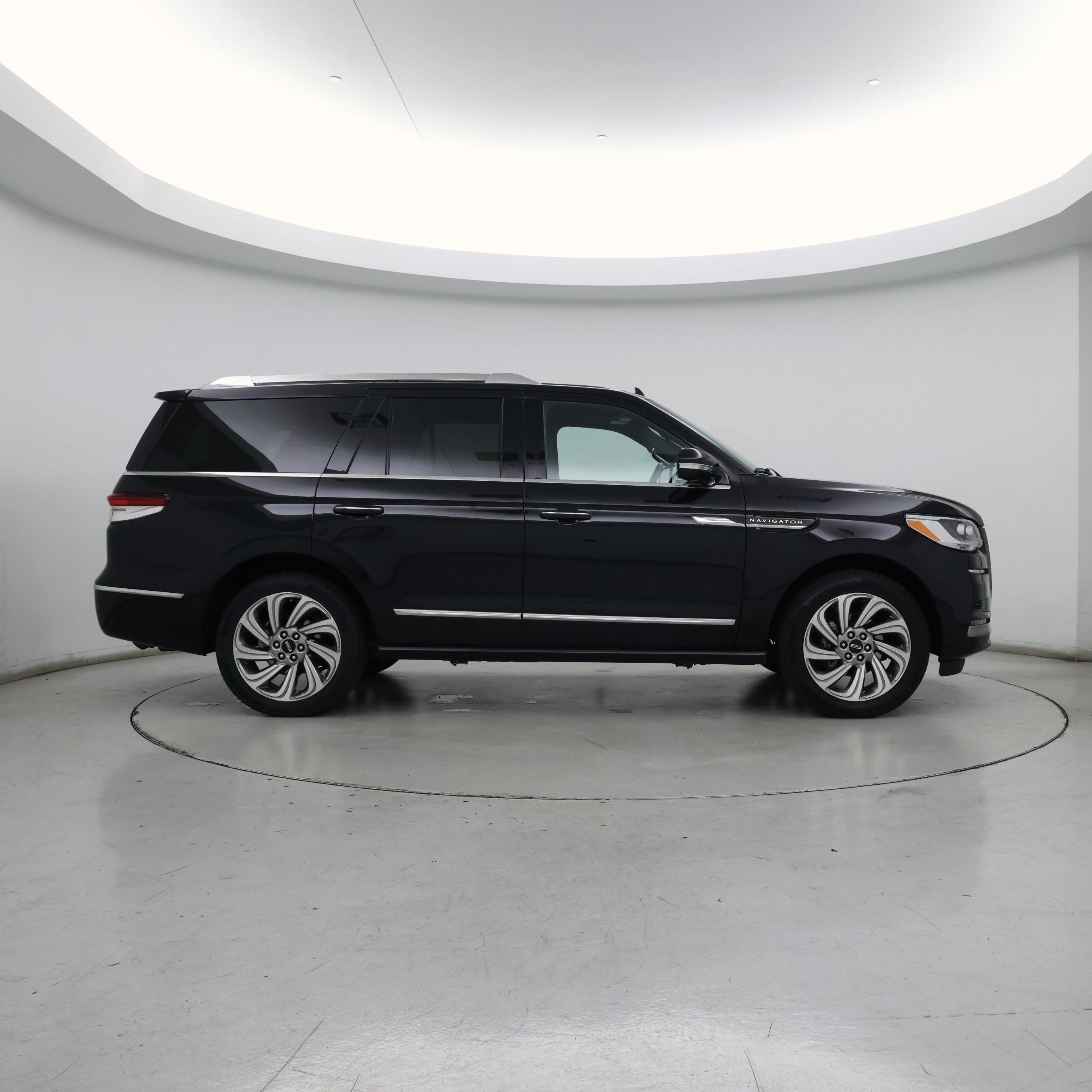 Thumbnail: 2022 Lincoln Navigator - 7