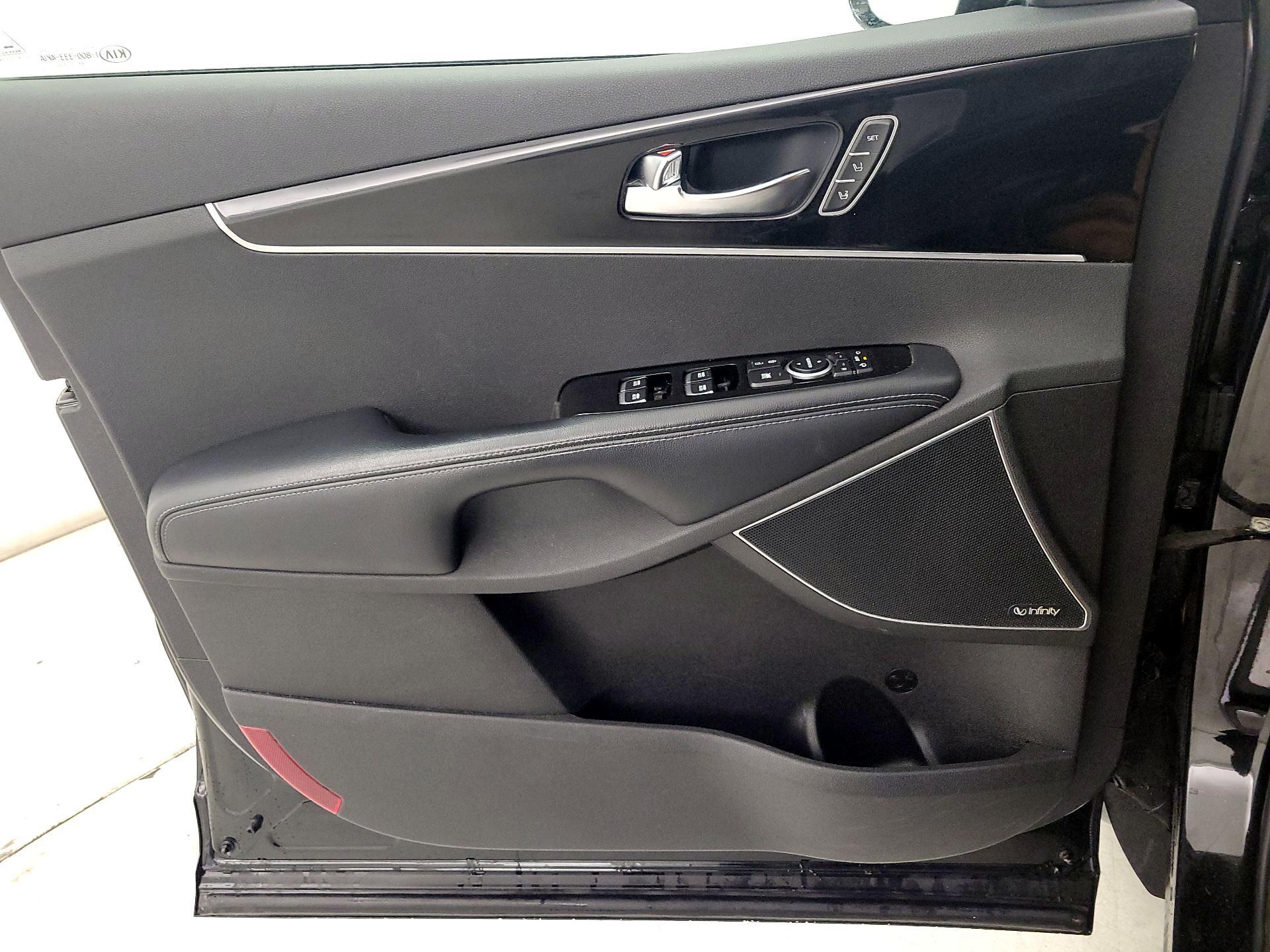 Thumbnail: 2017 Kia Sorento - 12