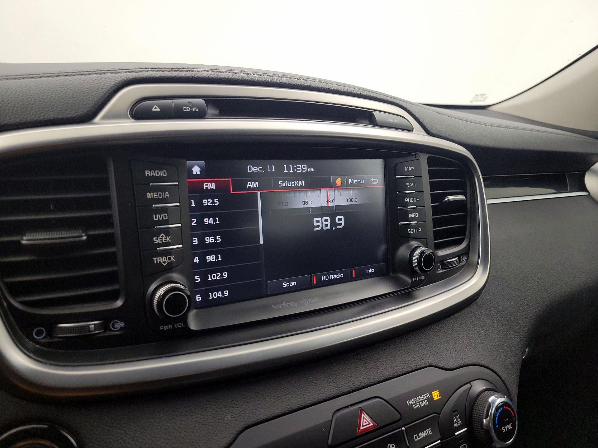 Thumbnail: 2017 Kia Sorento - 16