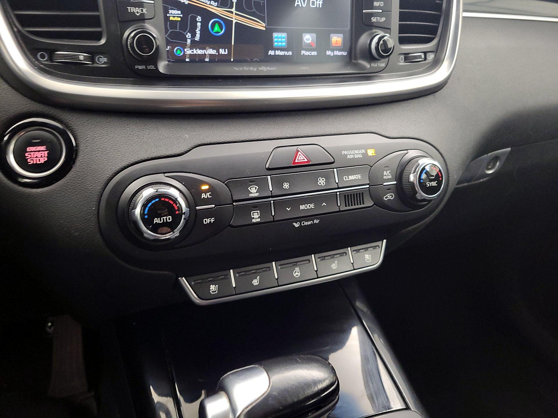 Thumbnail: 2017 Kia Sorento - 17