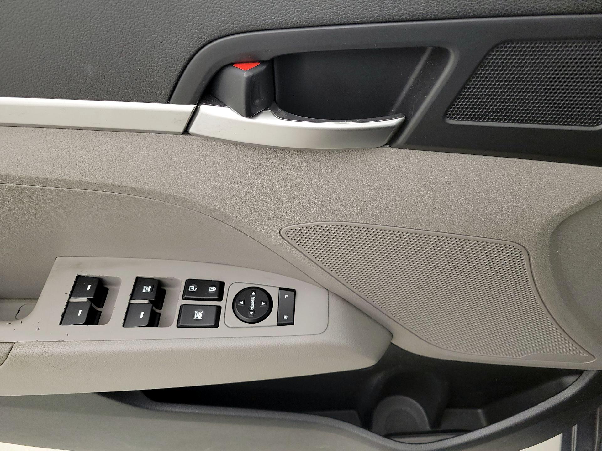 Thumbnail: 2019 Hyundai Elantra - 12