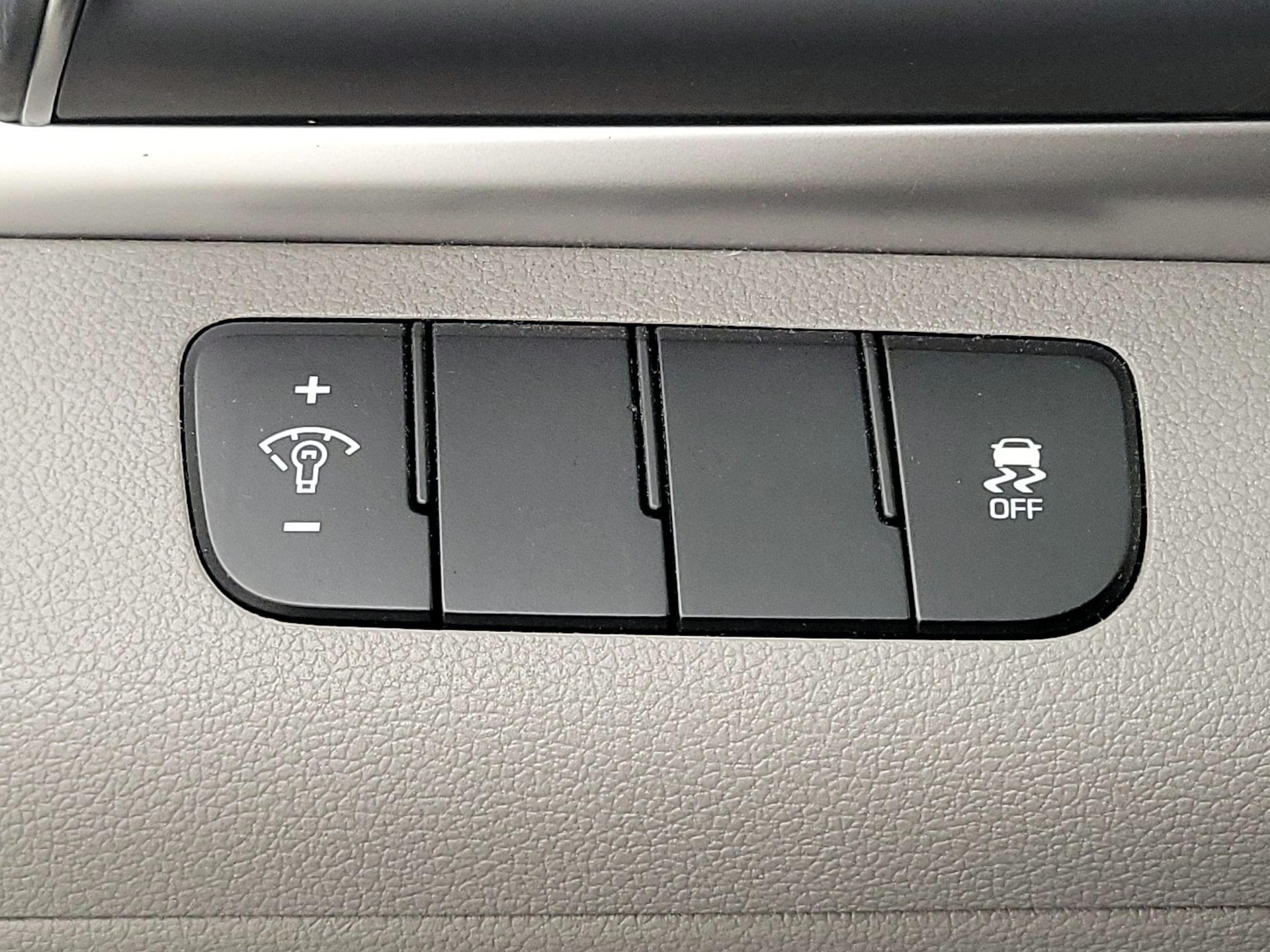 Thumbnail: 2019 Hyundai Elantra - 13