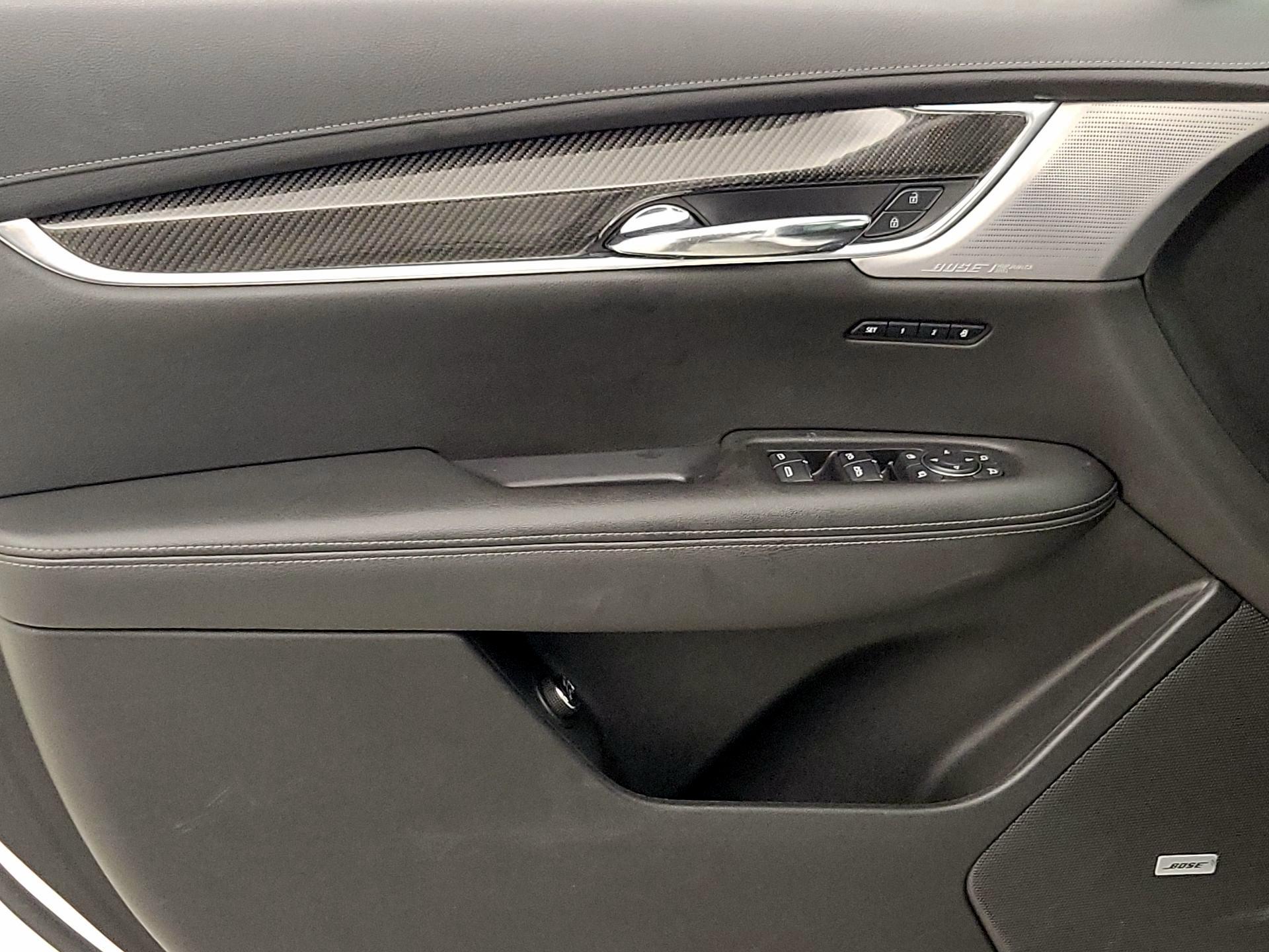 Thumbnail: 2020 Cadillac XT6 - 12