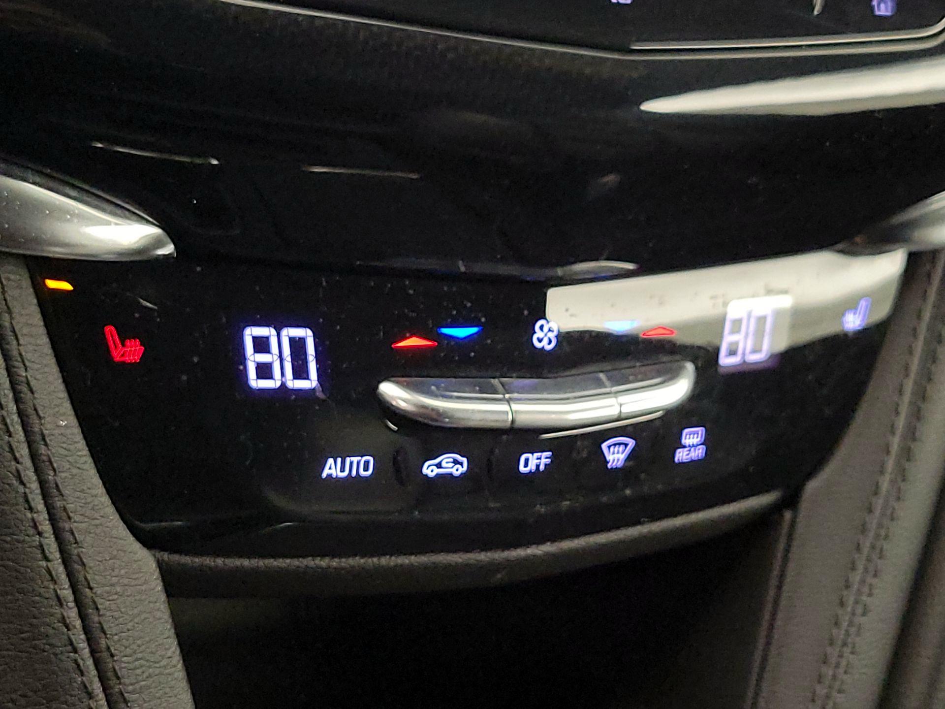 Thumbnail: 2020 Cadillac XT6 - 17