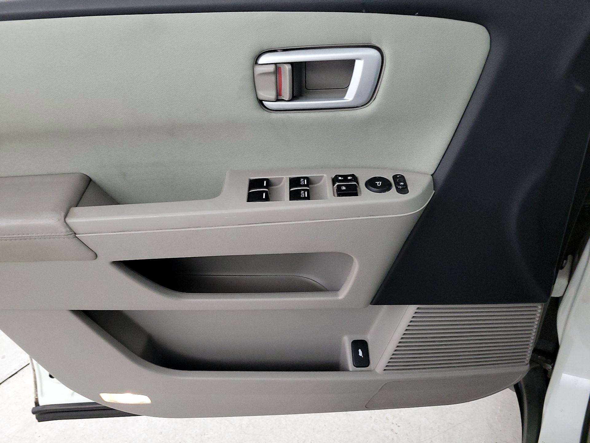 Thumbnail: 2015 Honda Pilot - 12