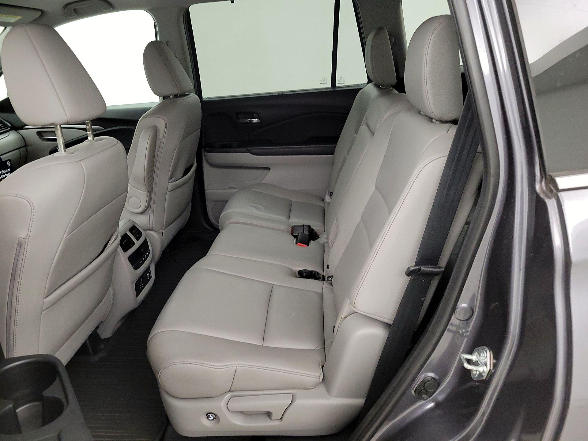 Thumbnail: 2019 Honda Pilot - 20