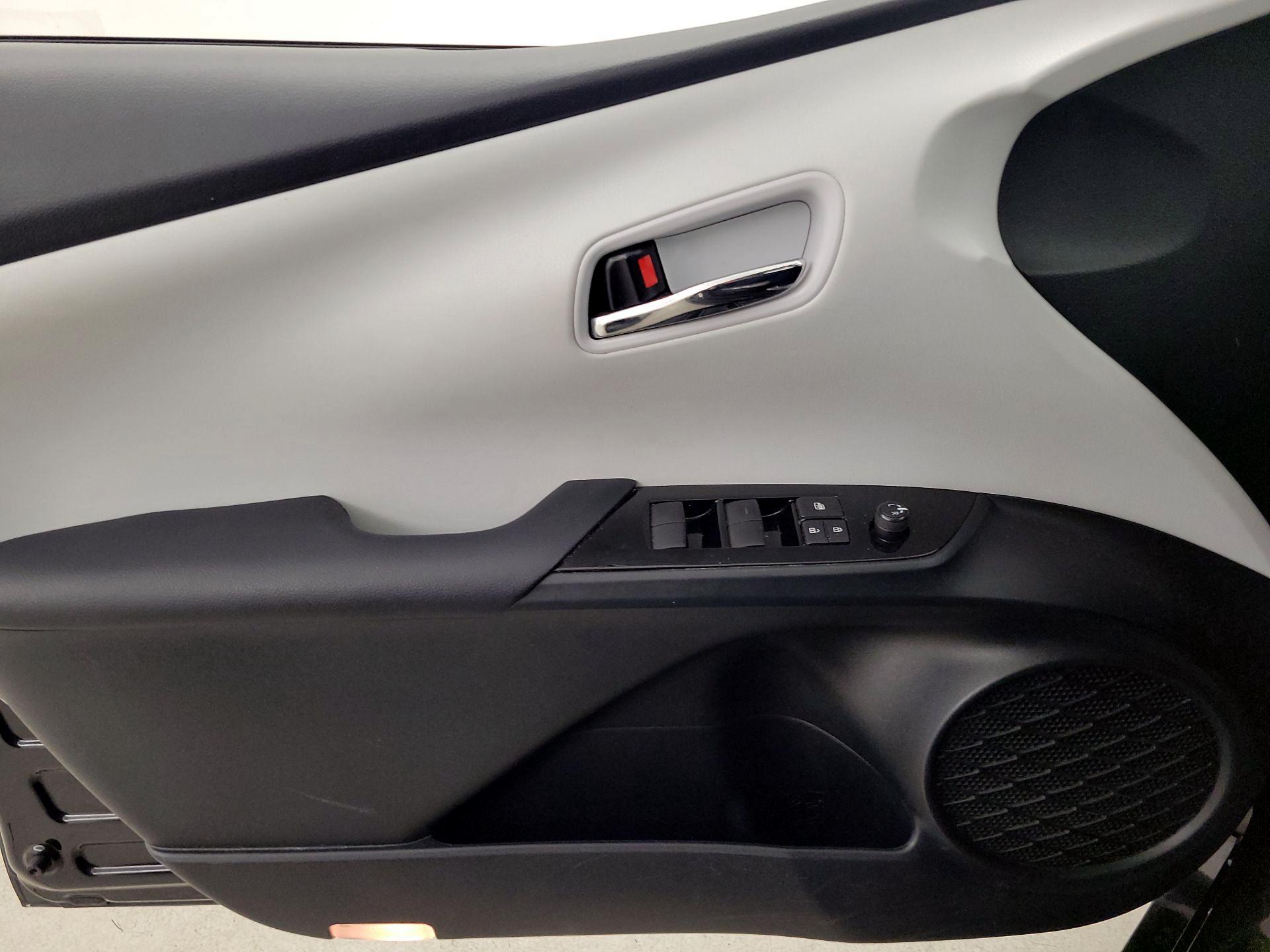 Thumbnail: 2021 Toyota Prius - 12