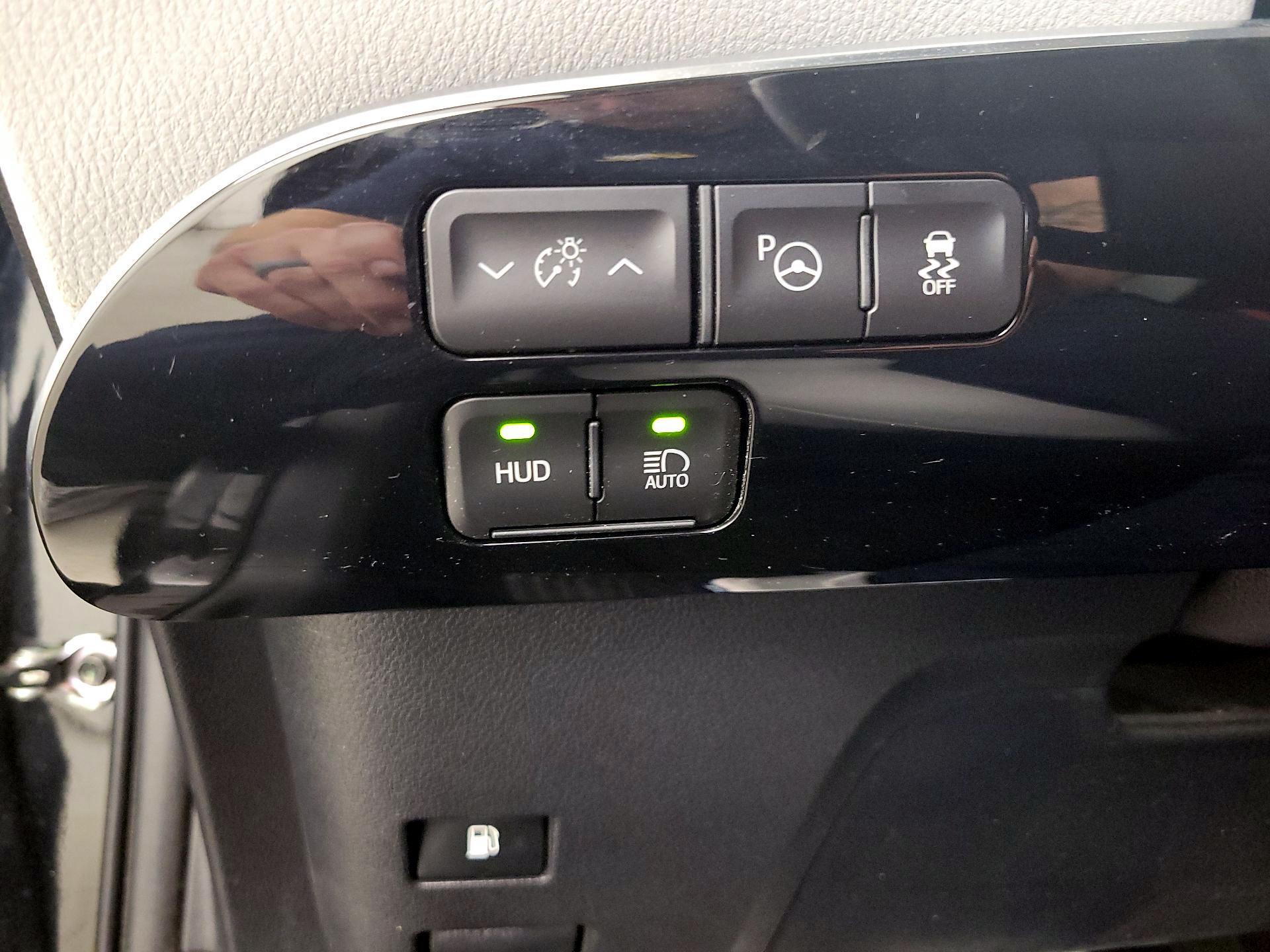 Thumbnail: 2021 Toyota Prius - 13