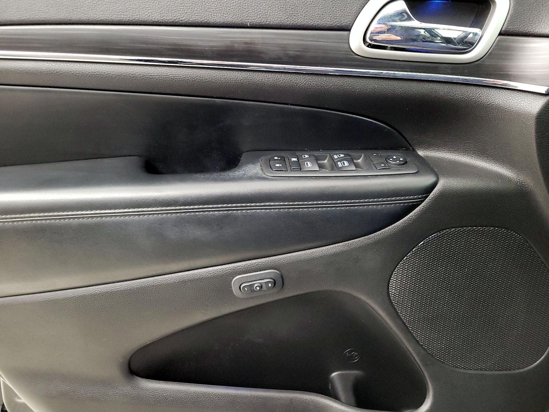 Thumbnail: 2020 Jeep Grand Cherokee - 12