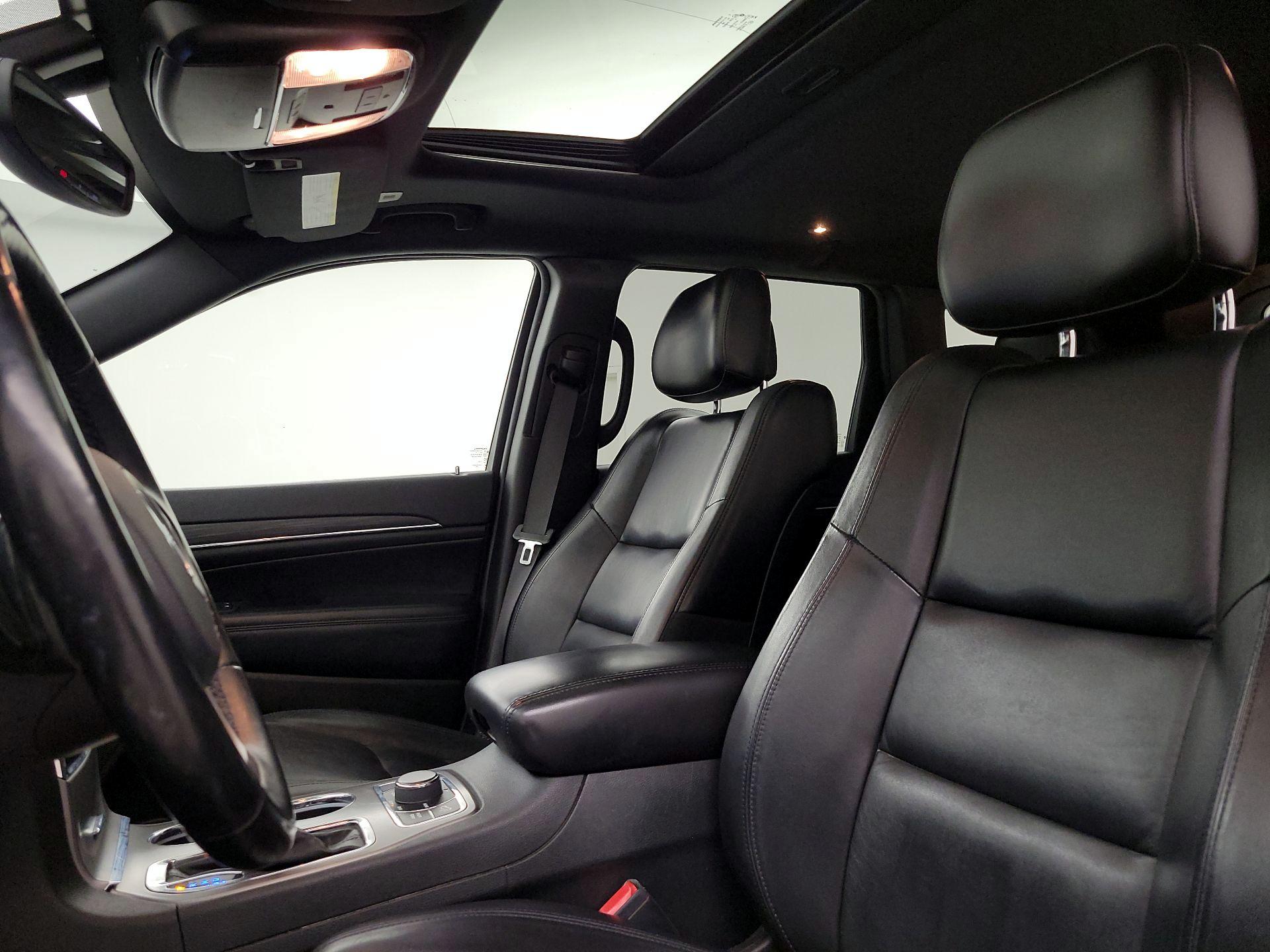 Thumbnail: 2020 Jeep Grand Cherokee - 20