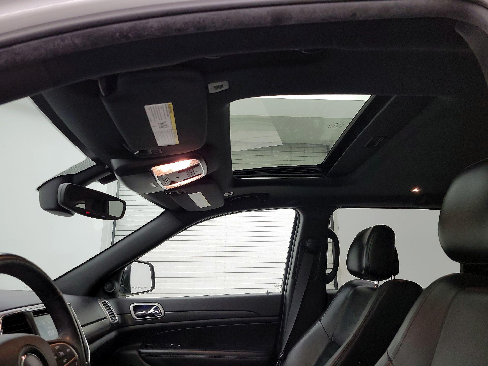 Thumbnail: 2017 Jeep Grand Cherokee - 20