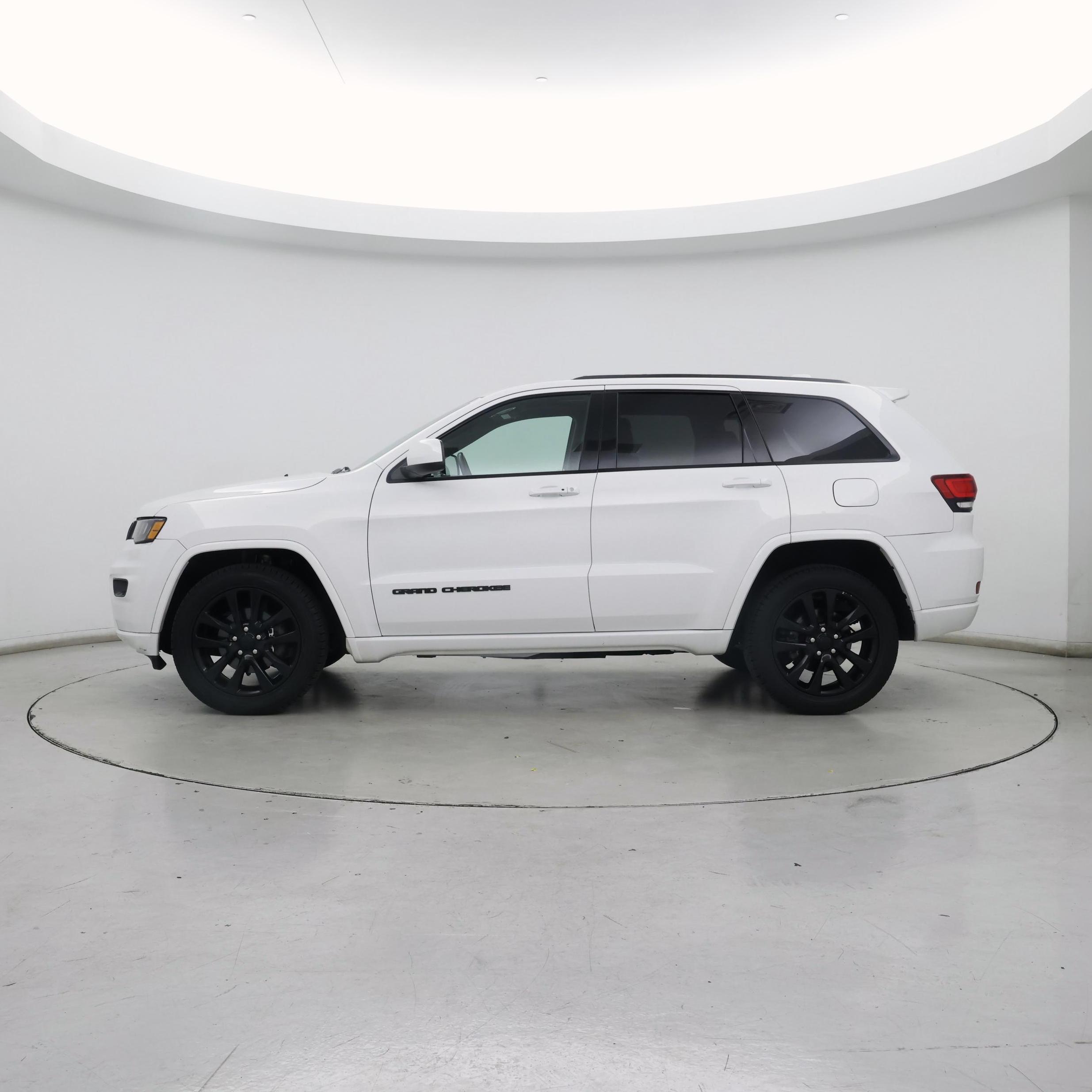 Thumbnail: 2017 Jeep Grand Cherokee - 3