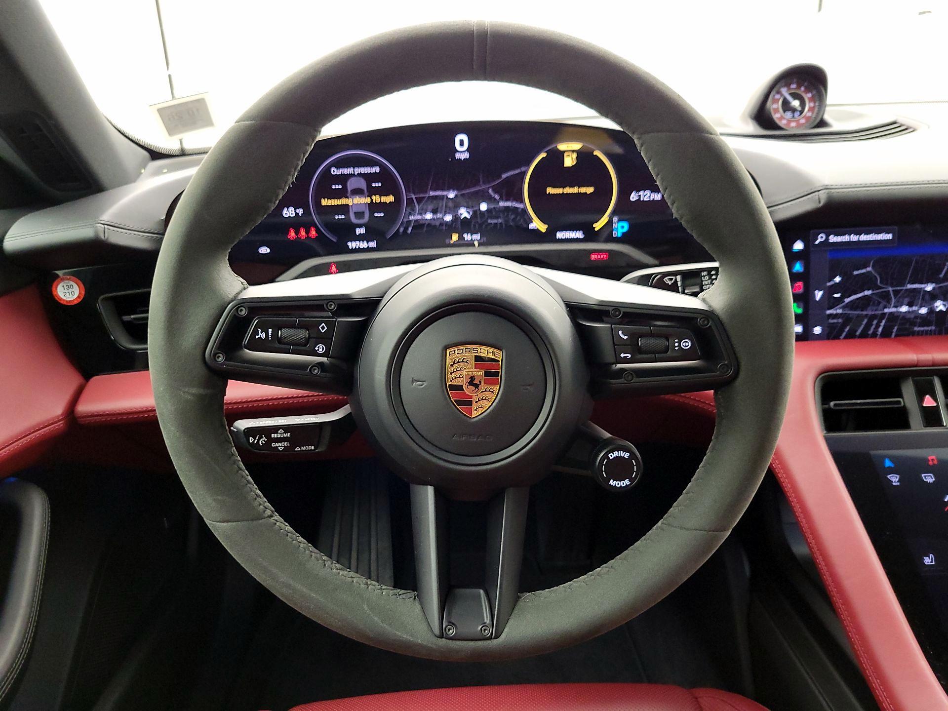 Thumbnail: 2022 Porsche Taycan - 10