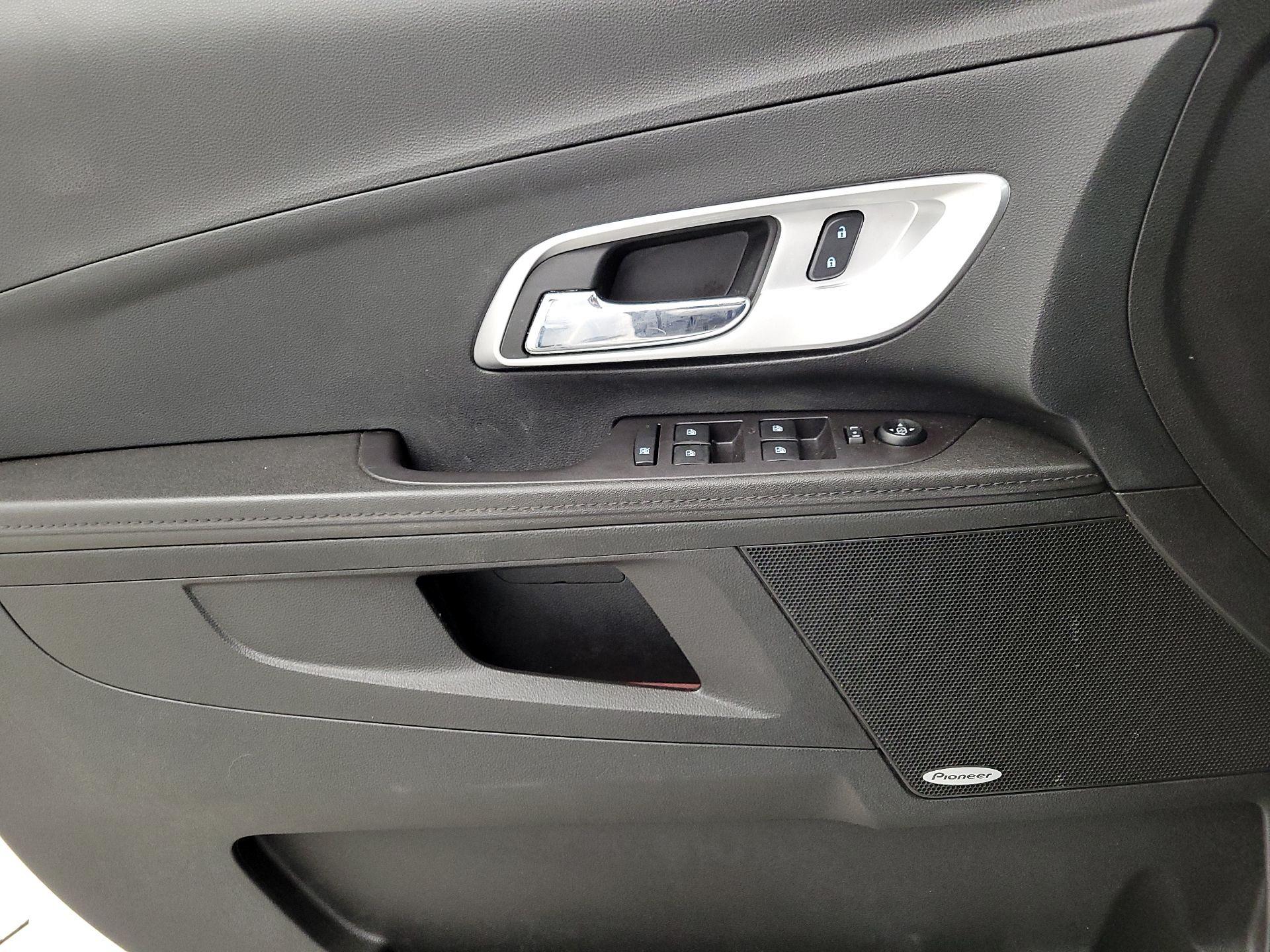 Thumbnail: 2017 Chevrolet Equinox - 12