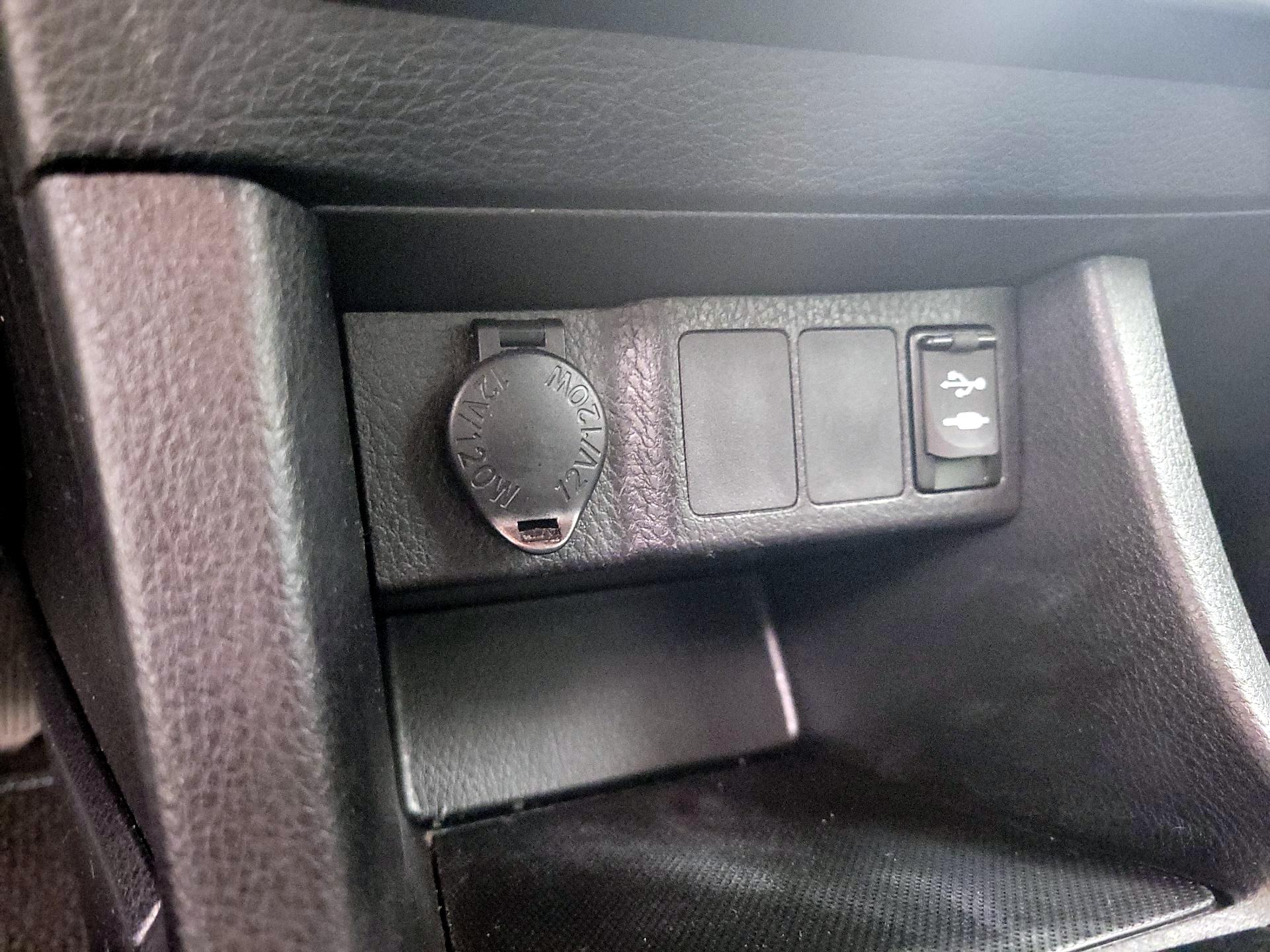 Thumbnail: 2016 Toyota Corolla - 18