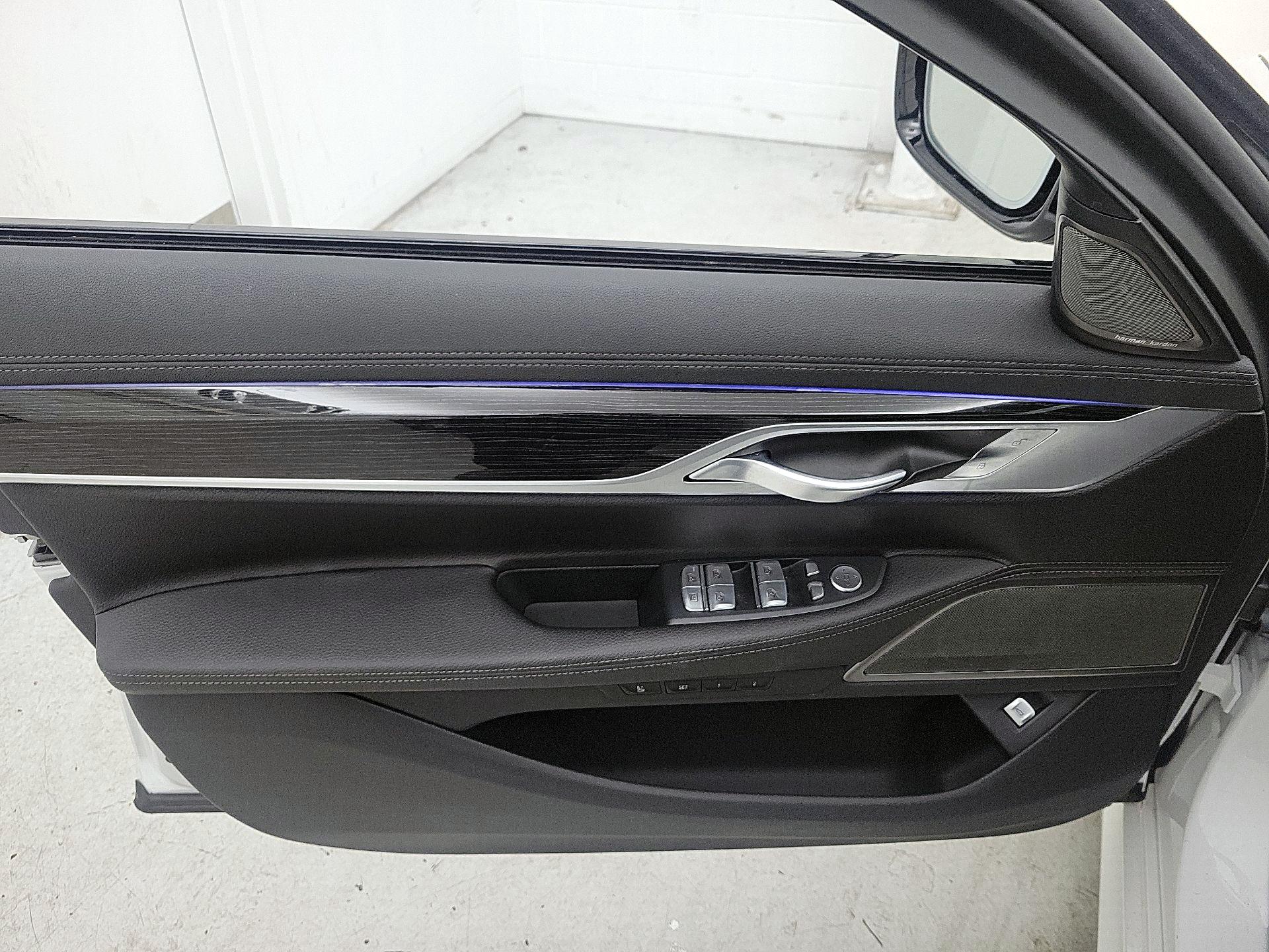 Thumbnail: 2021 BMW 7 Series - 12