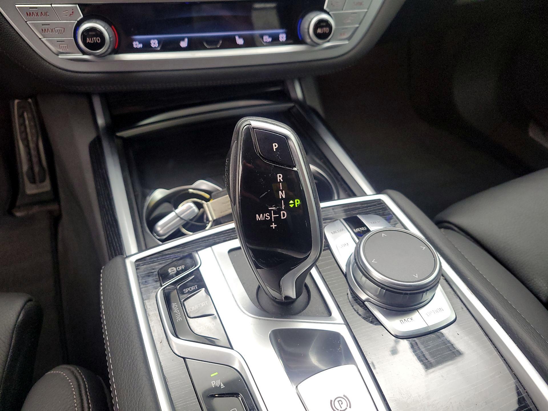 Thumbnail: 2021 BMW 7 Series - 18