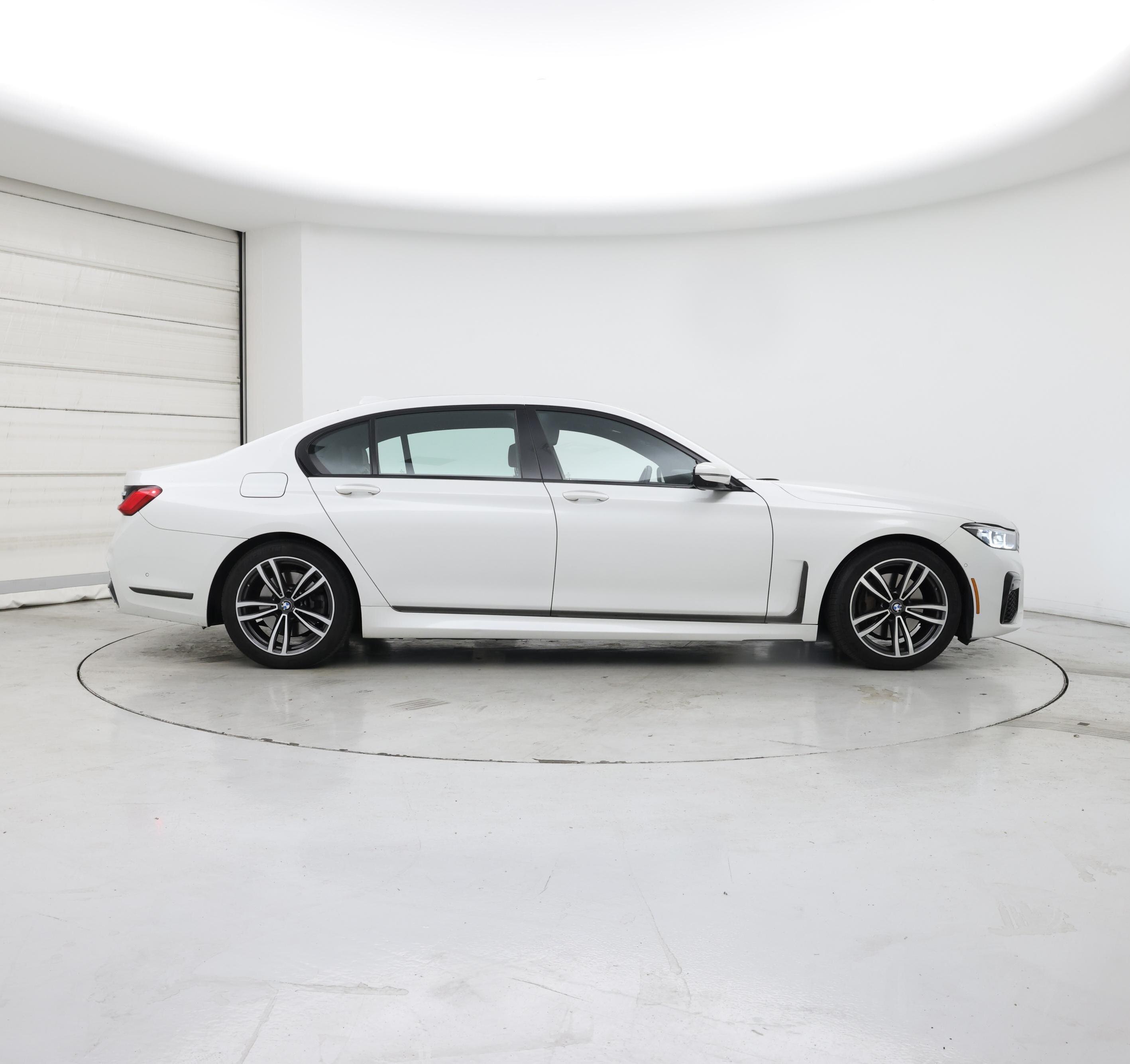 Thumbnail: 2021 BMW 7 Series - 7