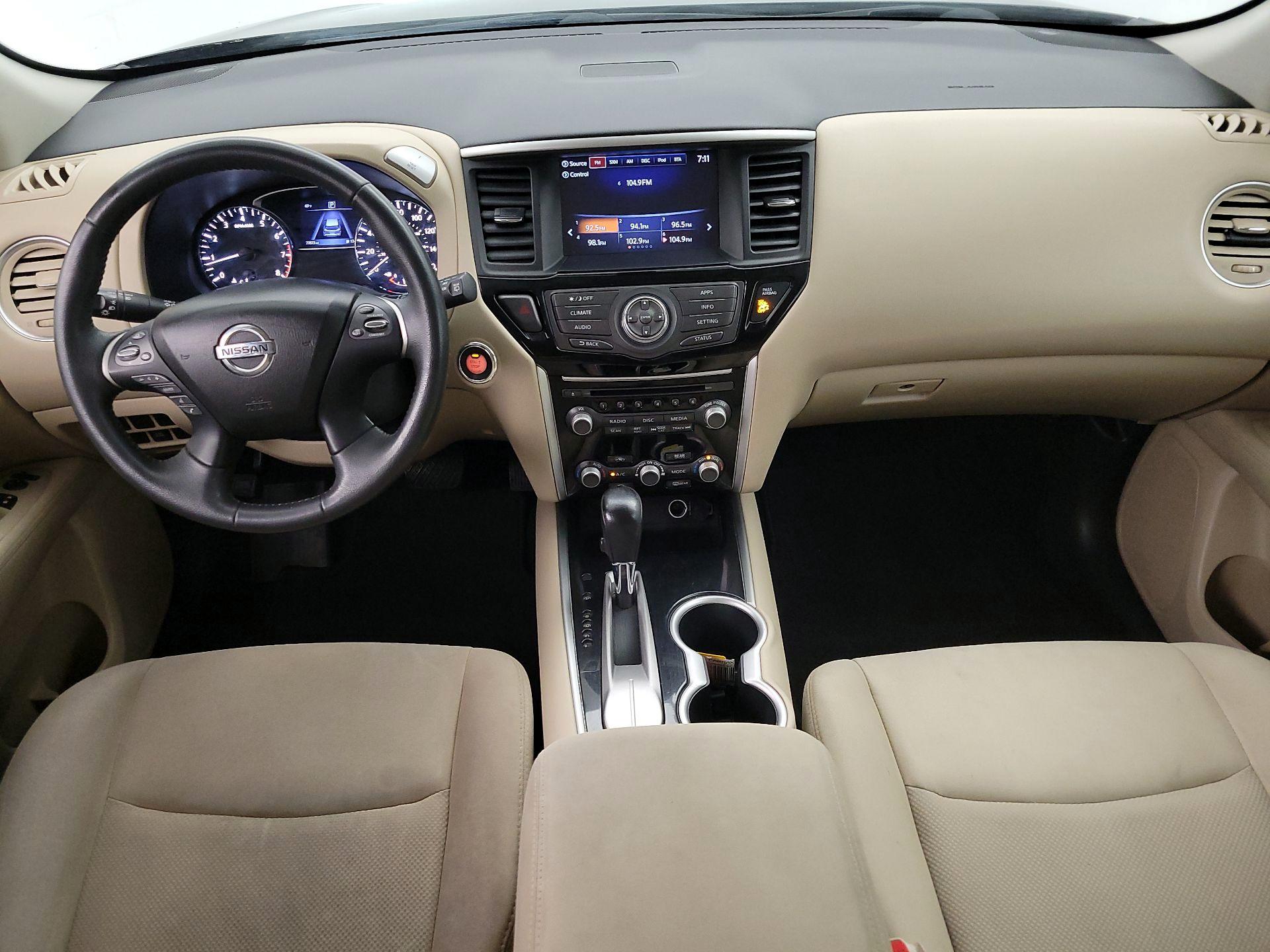 Thumbnail: 2017 Nissan Pathfinder - 9