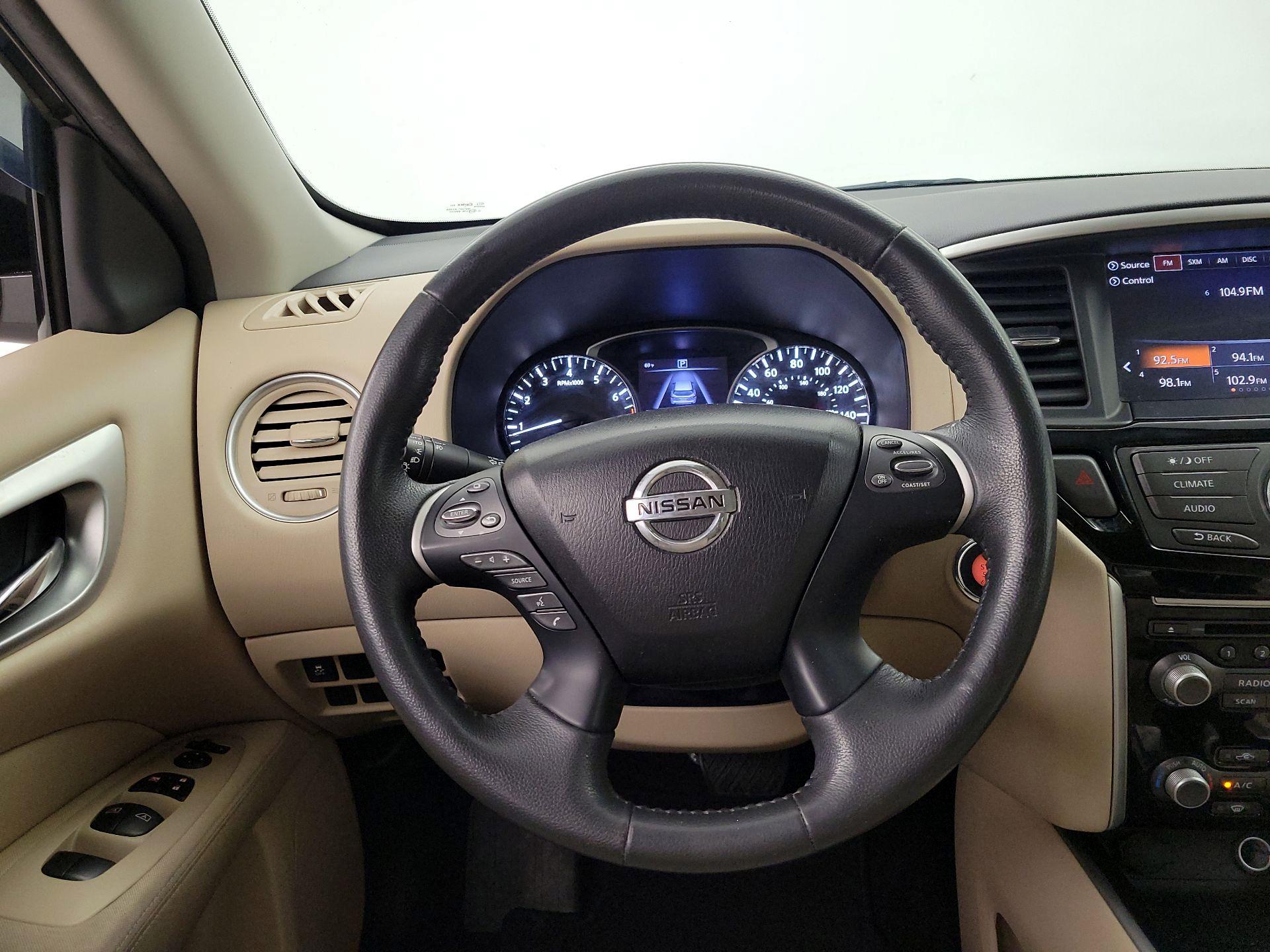 Thumbnail: 2017 Nissan Pathfinder - 10